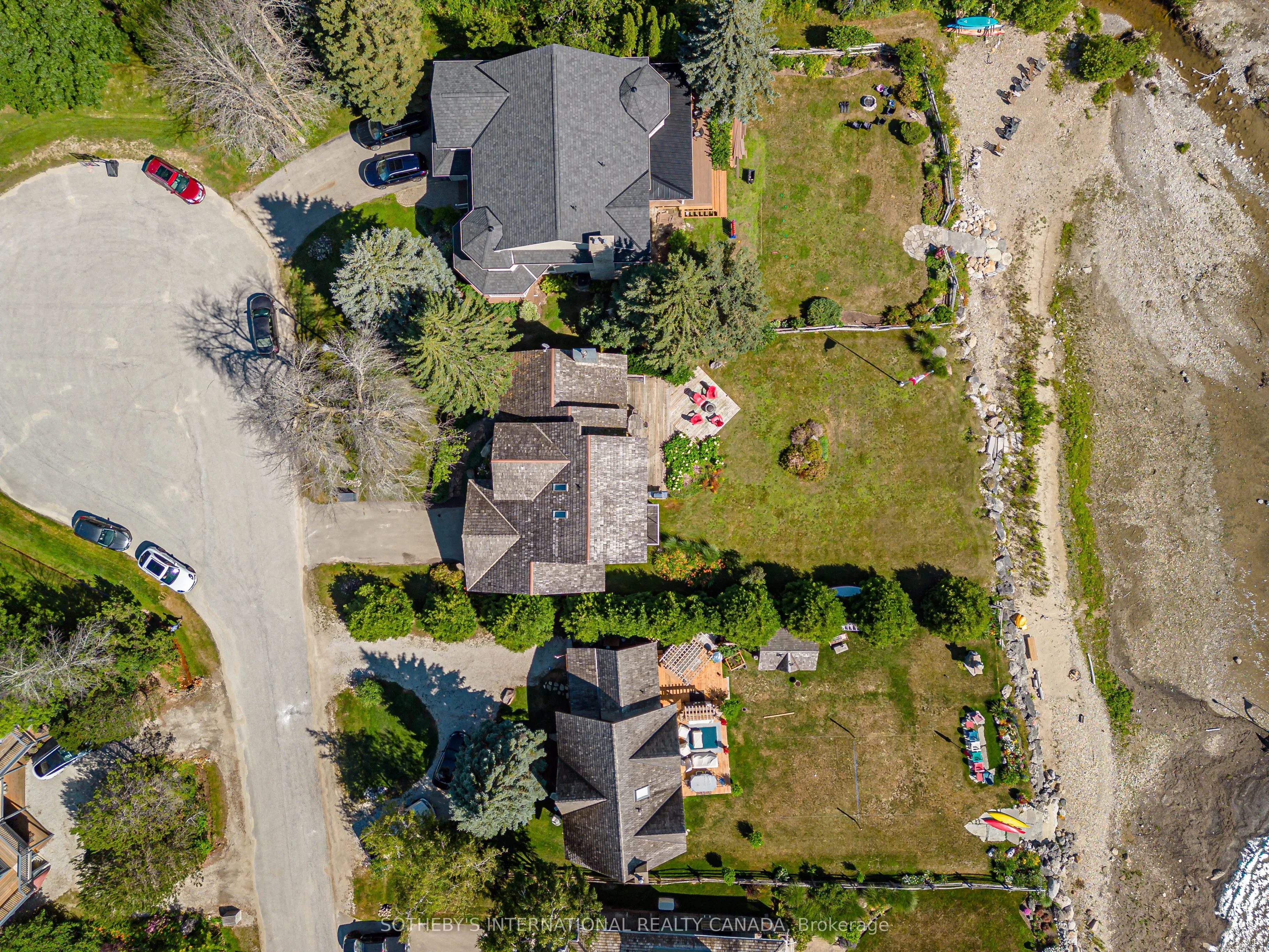 121 Fieldcrest Court