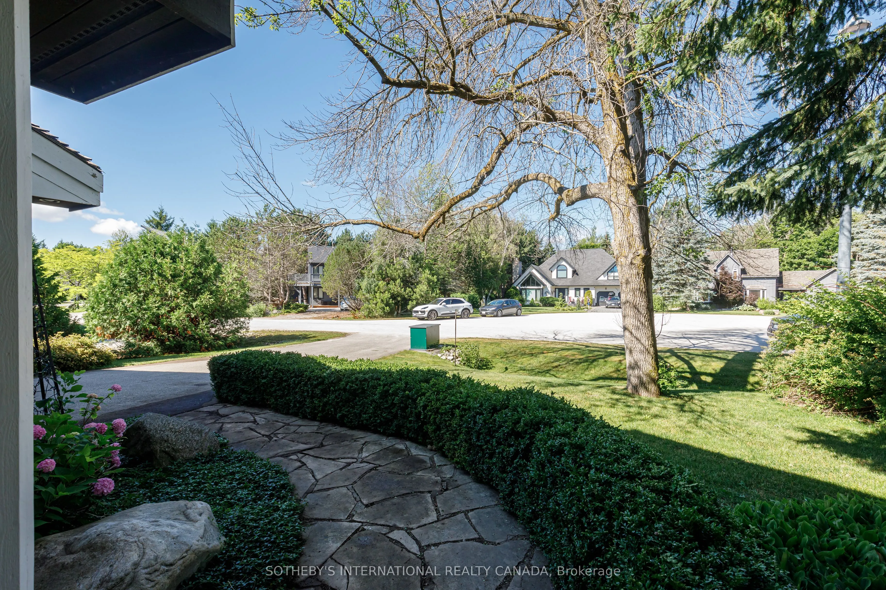 121 Fieldcrest Court
