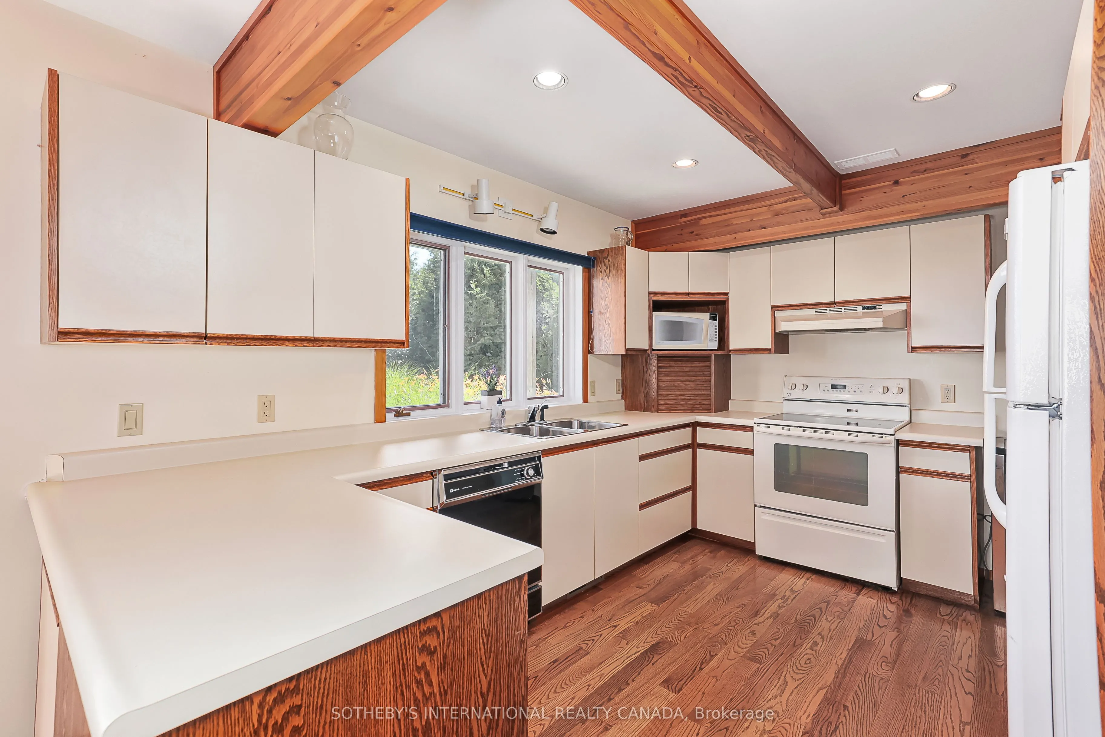 121 Fieldcrest Court