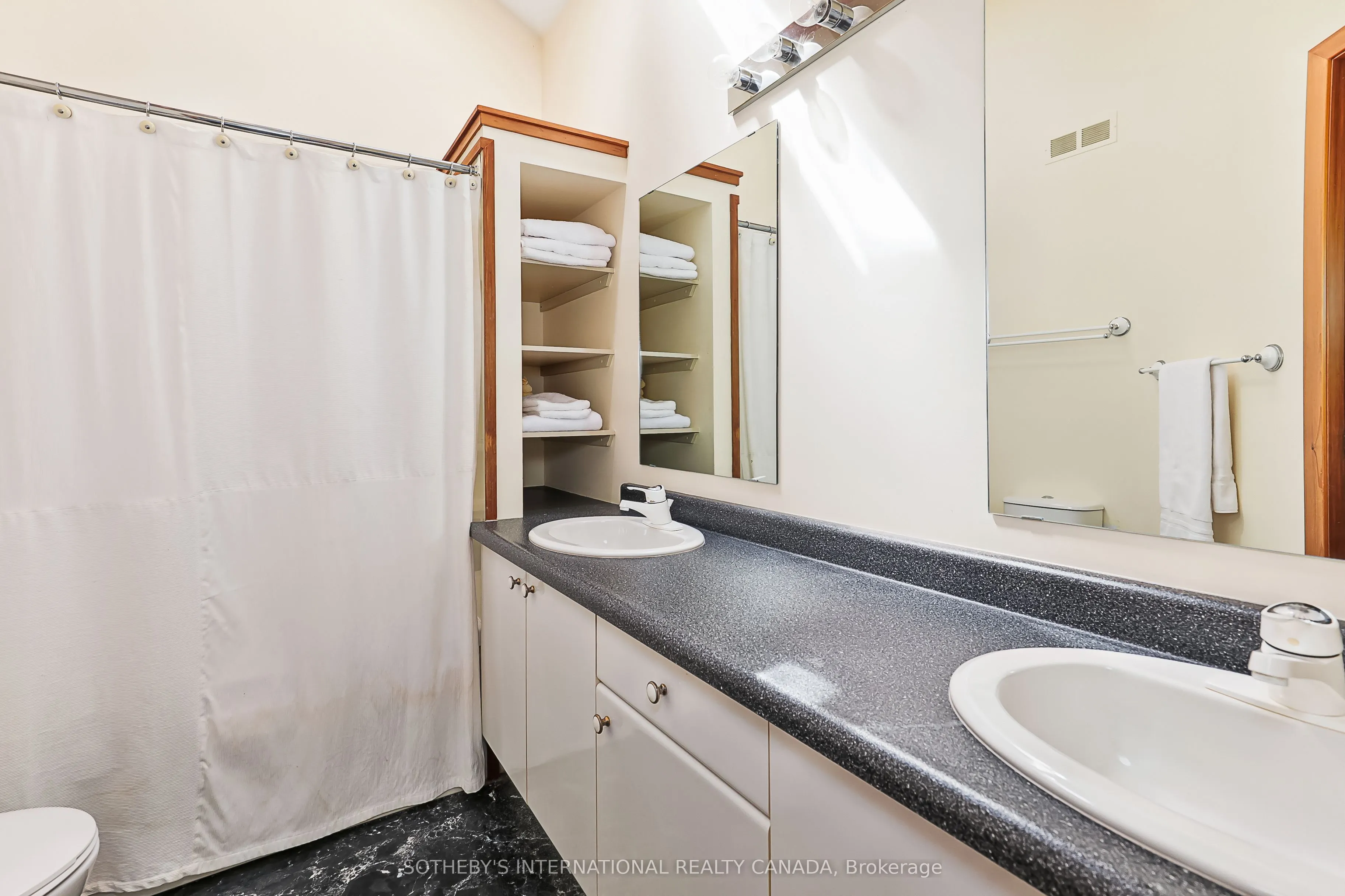 121 Fieldcrest Court
