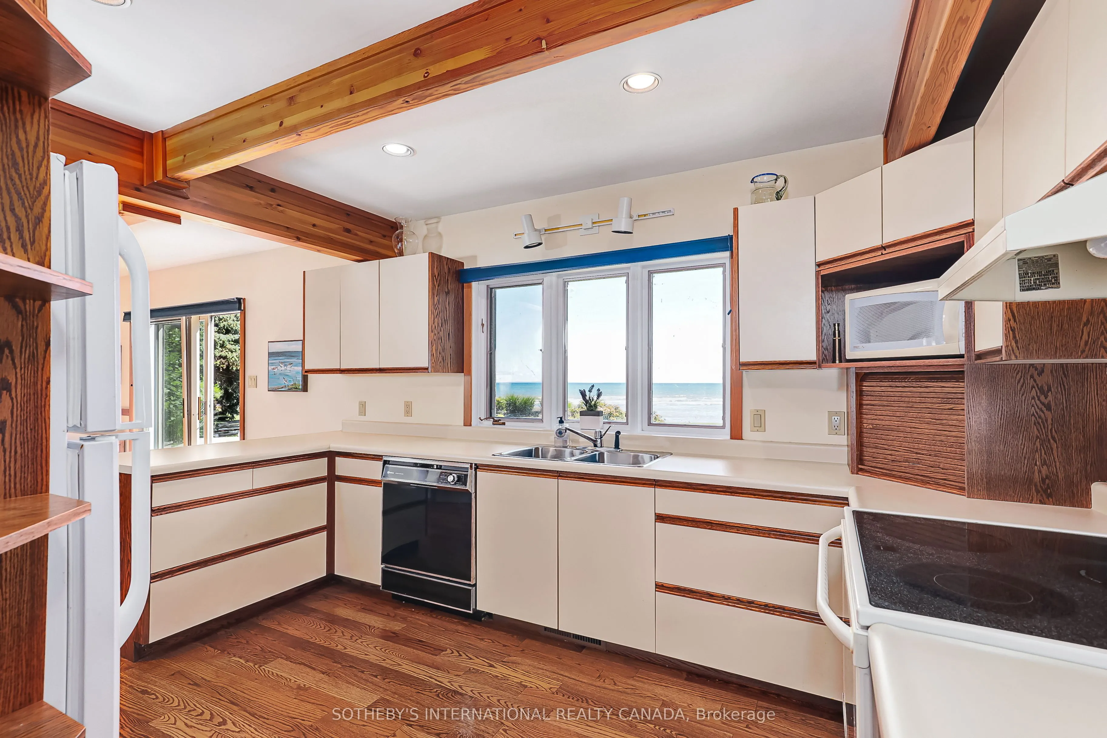 121 Fieldcrest Court