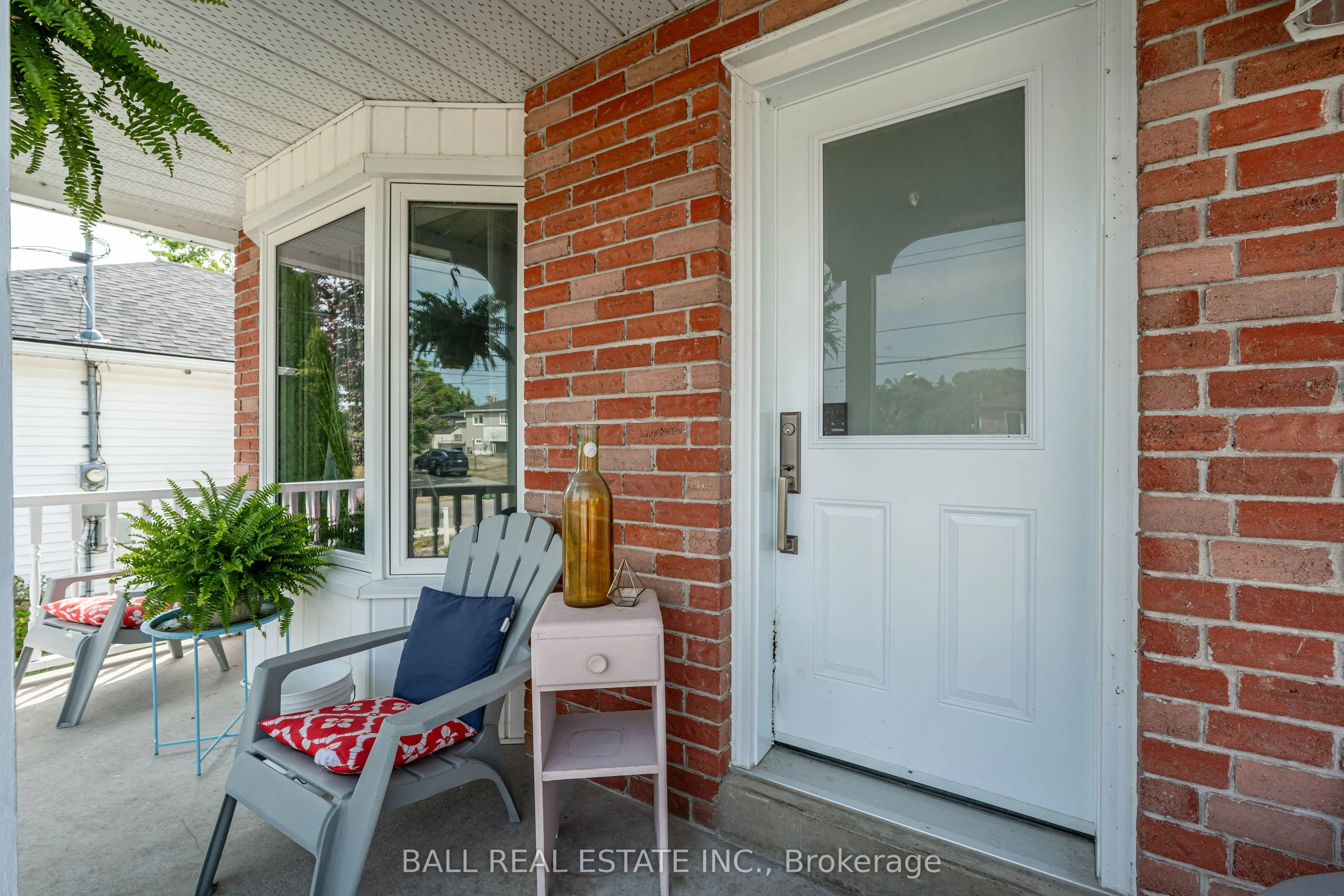32 Champlain Boulevard