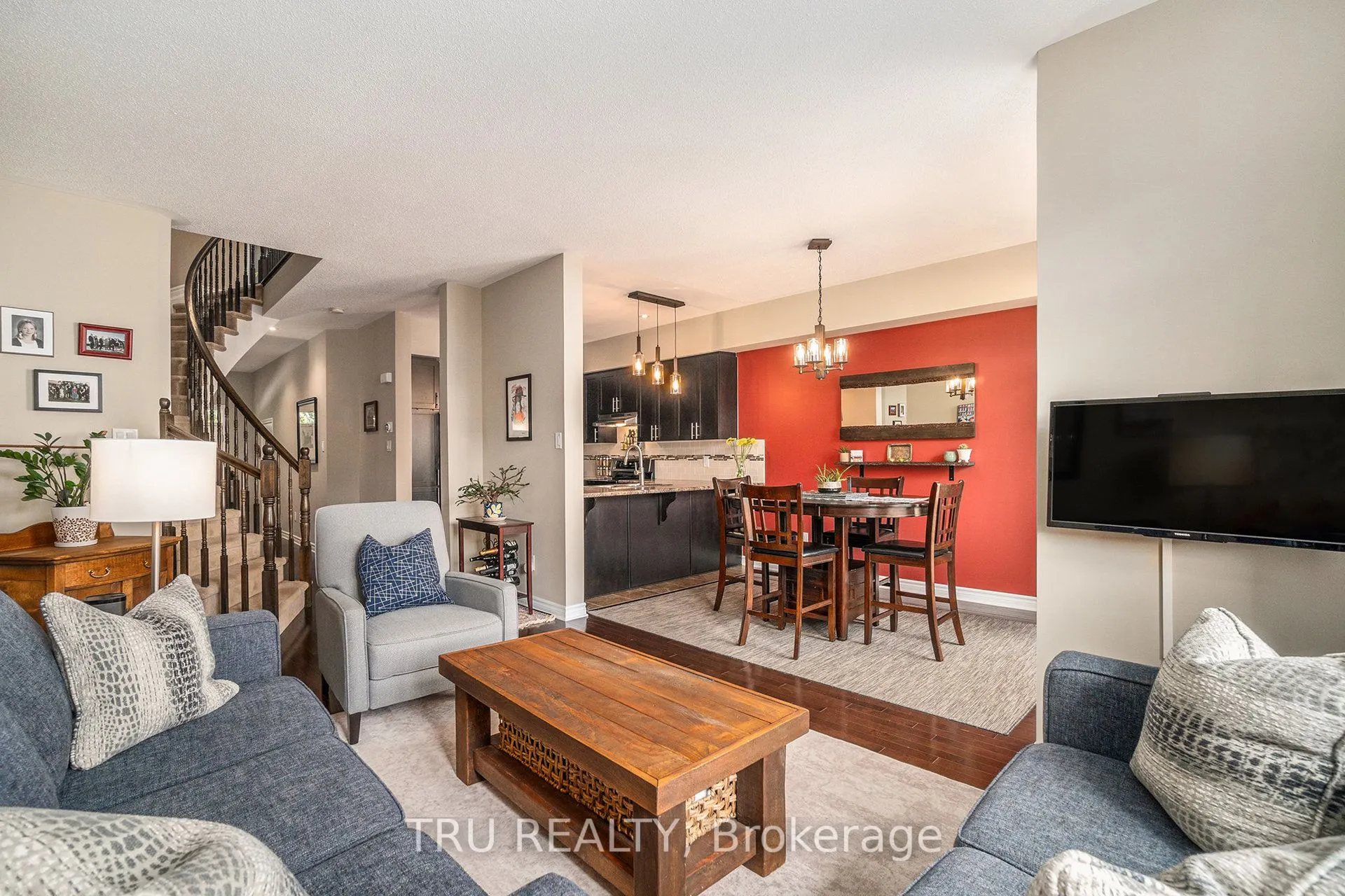 1113 TISCHART Crescent