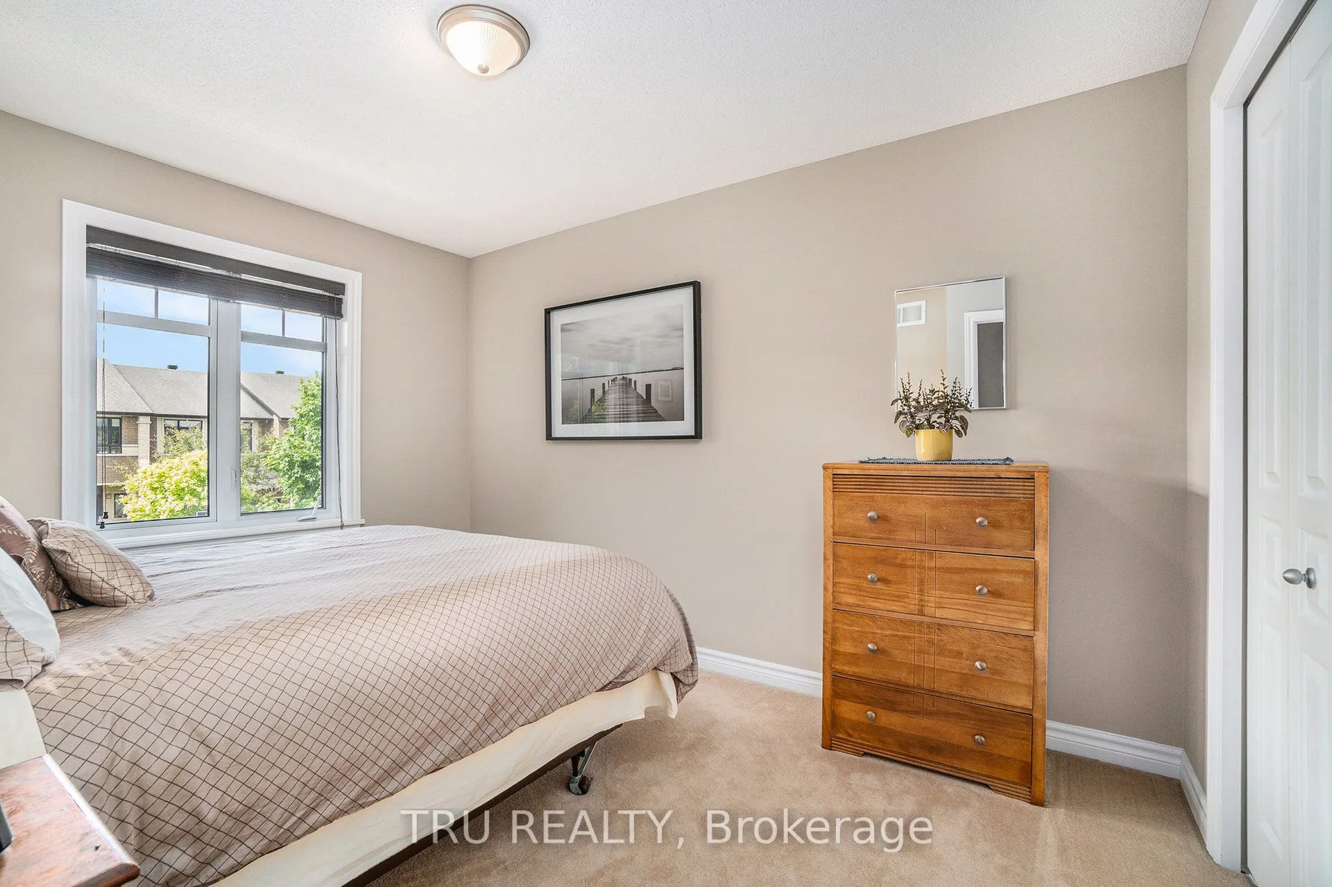 1113 TISCHART Crescent