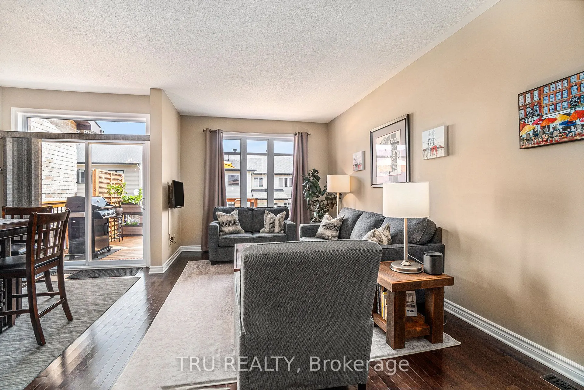 1113 TISCHART Crescent