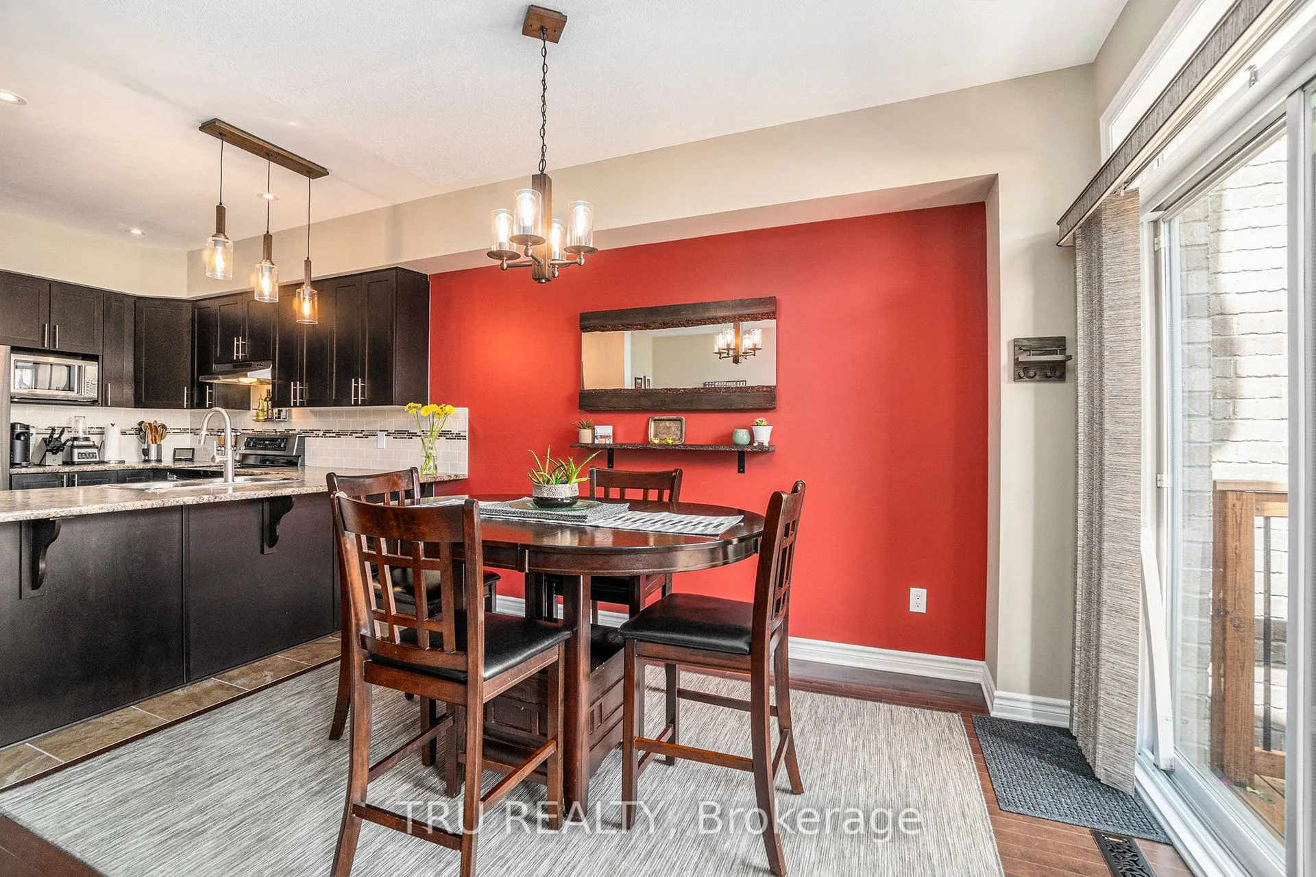 1113 TISCHART Crescent