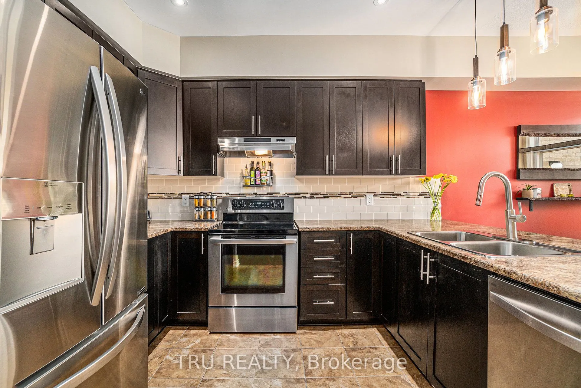 1113 TISCHART Crescent