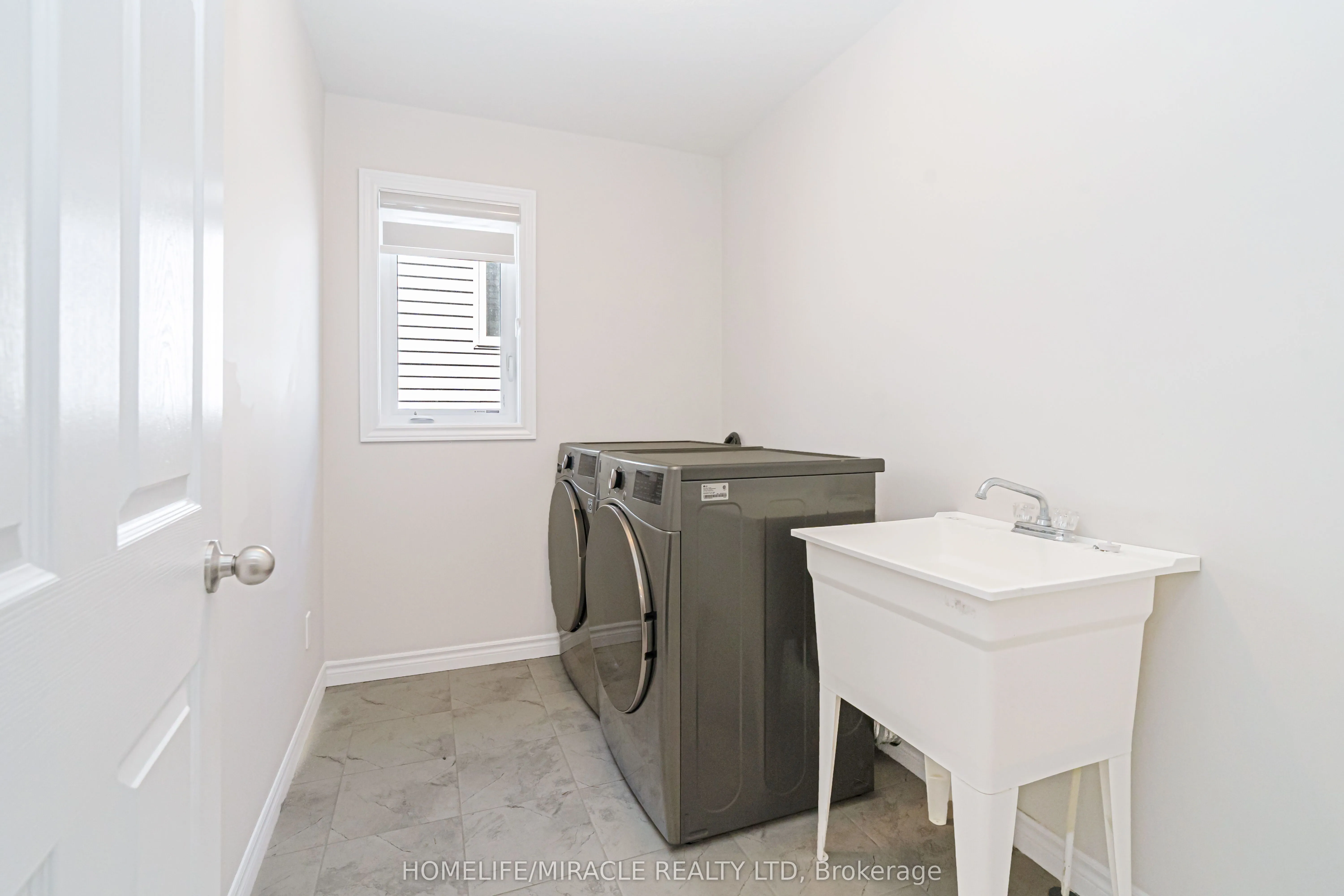 24 Sass Cres Crescent