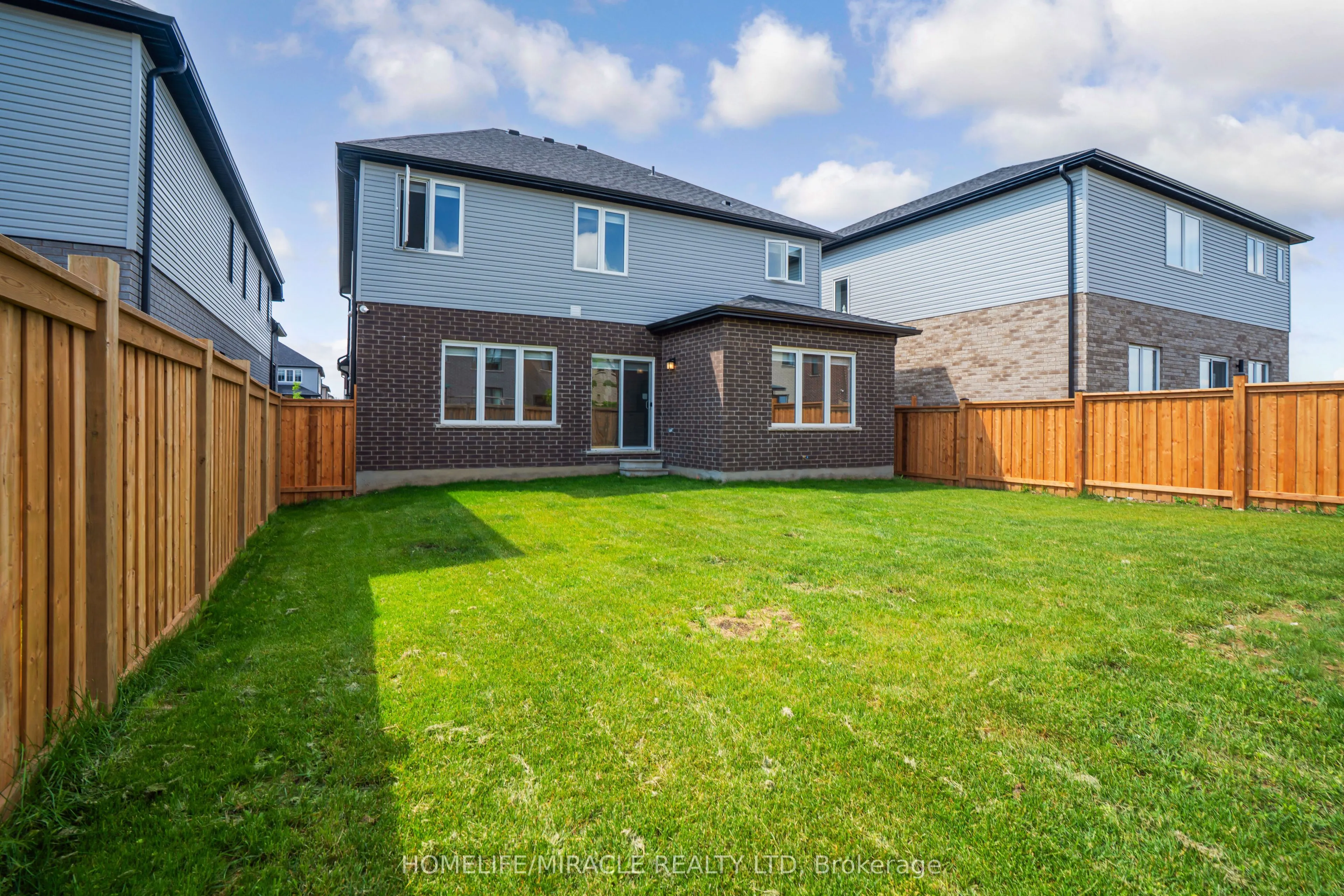 24 Sass Cres Crescent