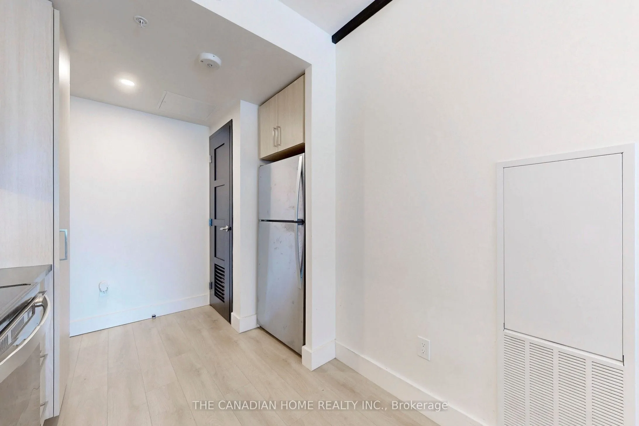 145 COLUMBIA Street W, #909