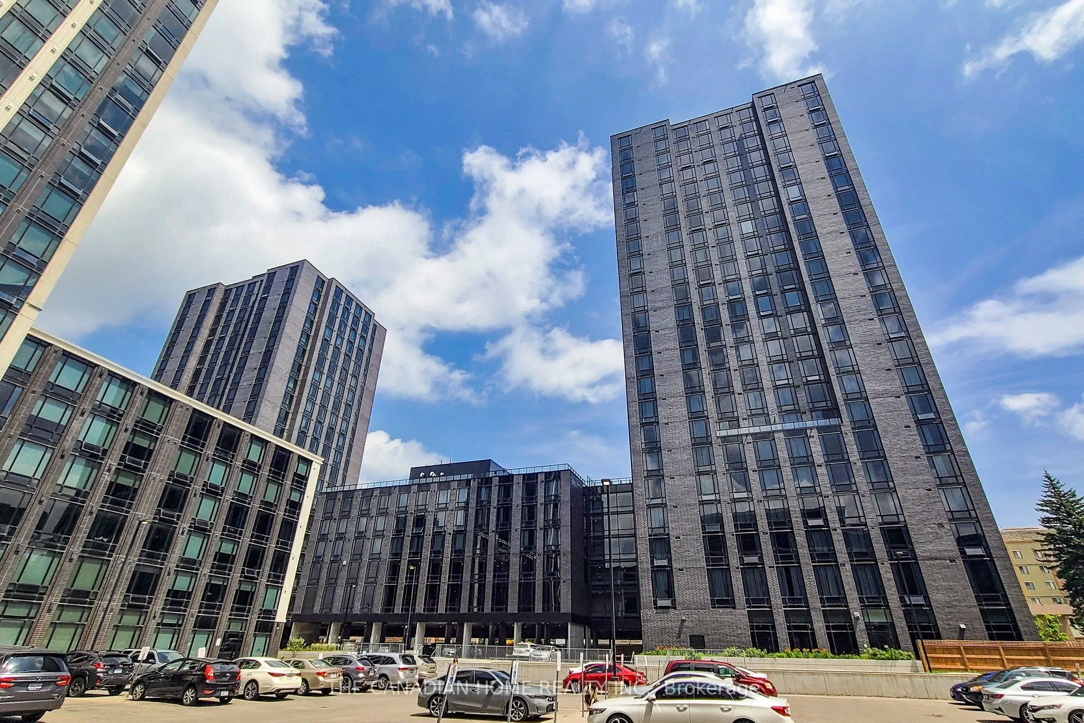 145 COLUMBIA Street W, #909