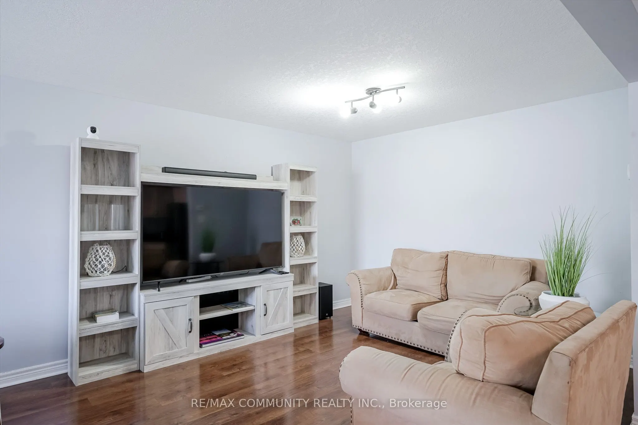 650 Spinnaker Crescent, #Main Level