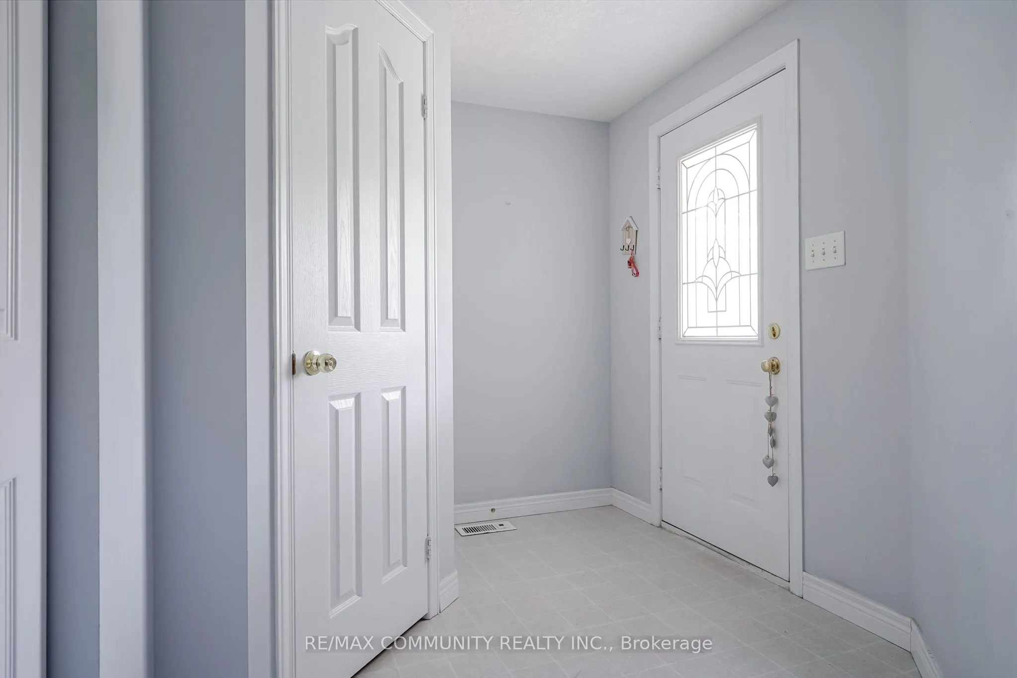650 Spinnaker Crescent, #Main Level