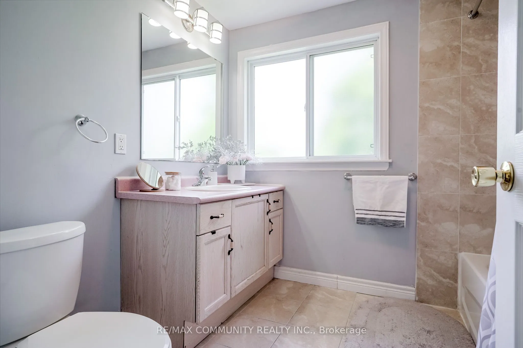 650 Spinnaker Crescent, #Main Level