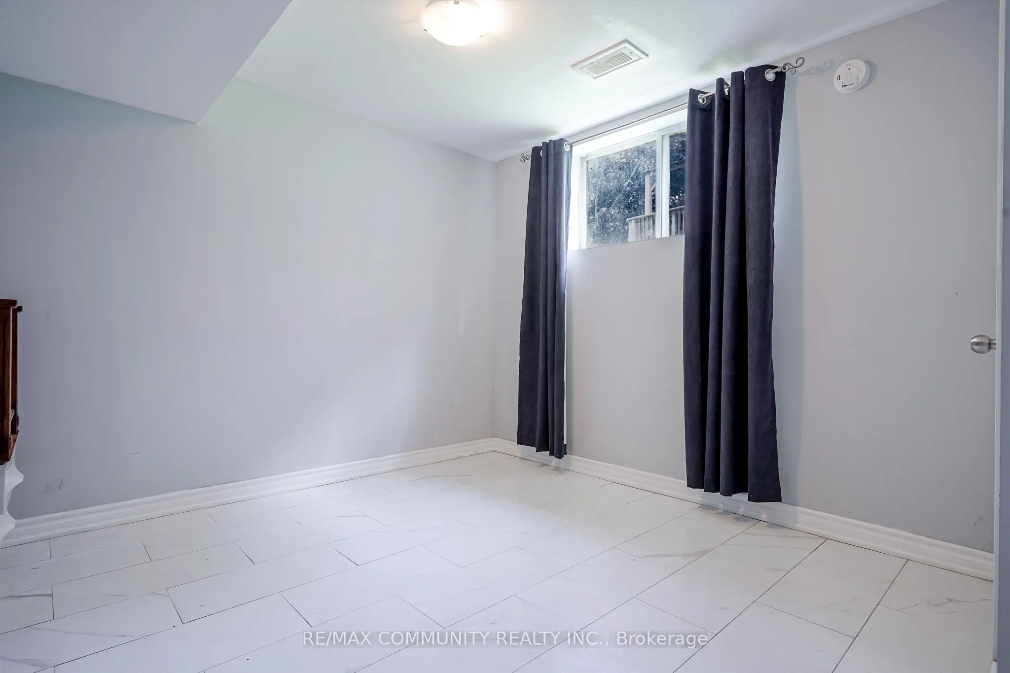 650 Spinnaker Crescent, #Main Level