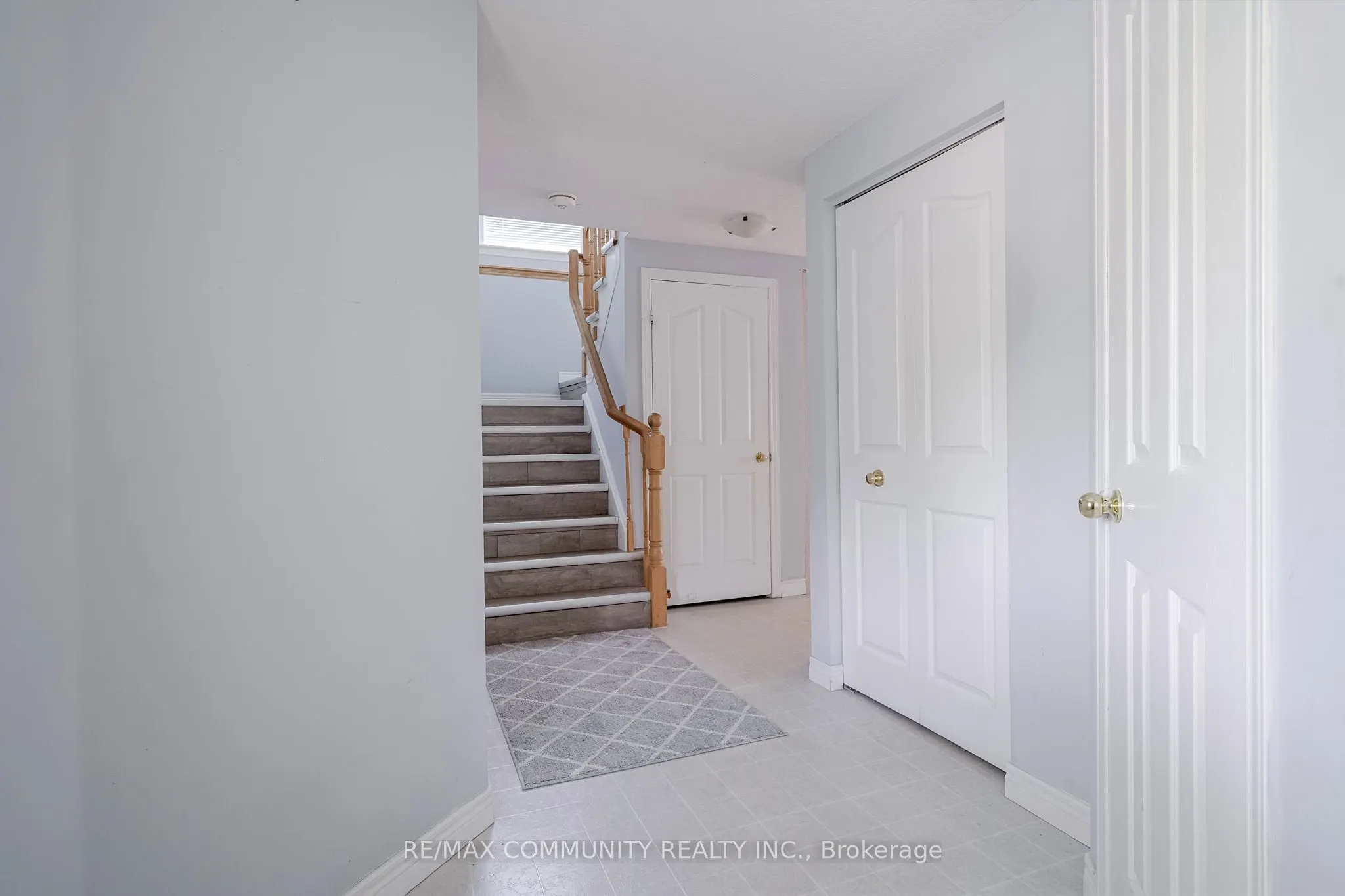 650 Spinnaker Crescent, #Main Level