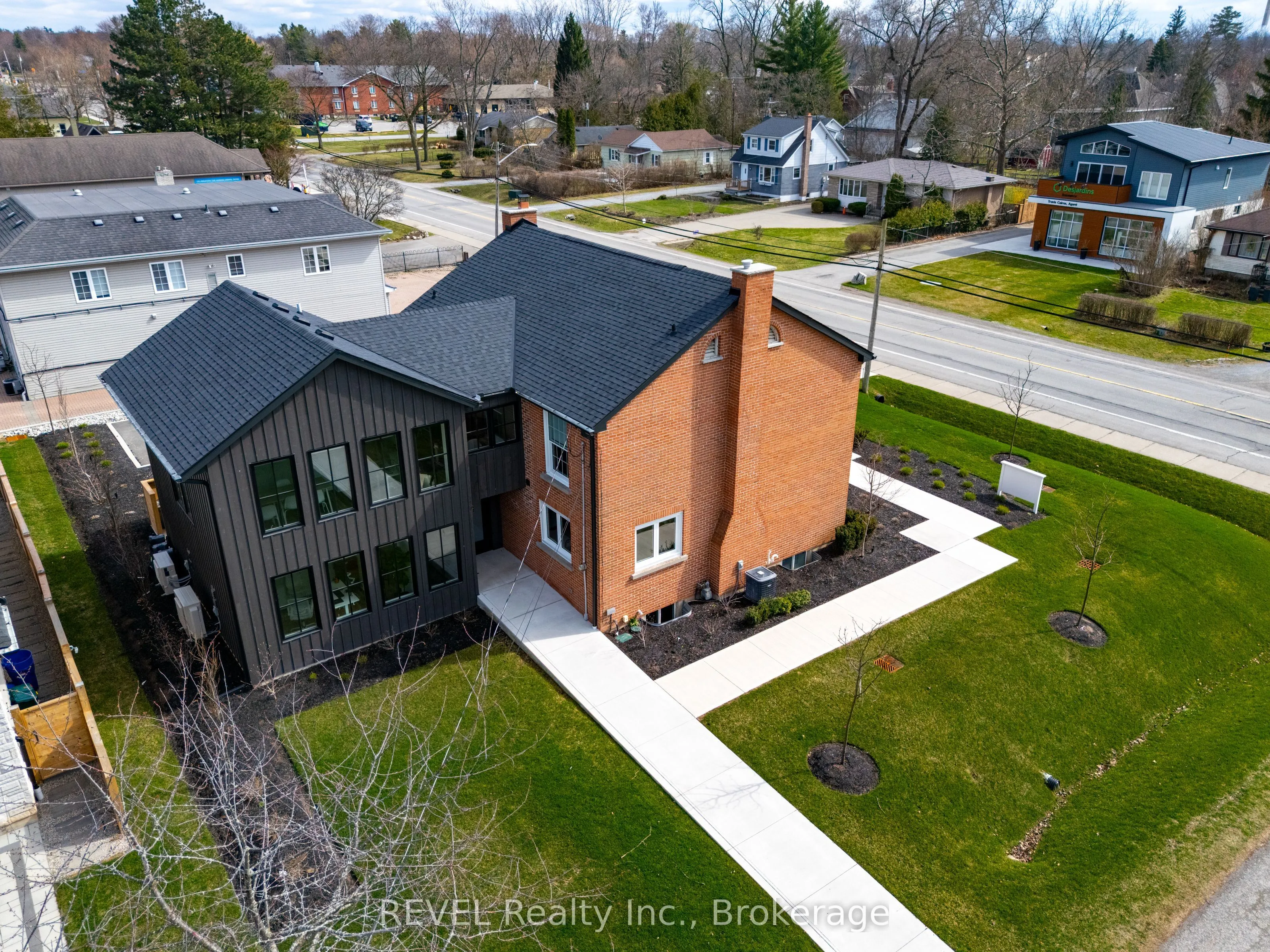 339 MARY Street