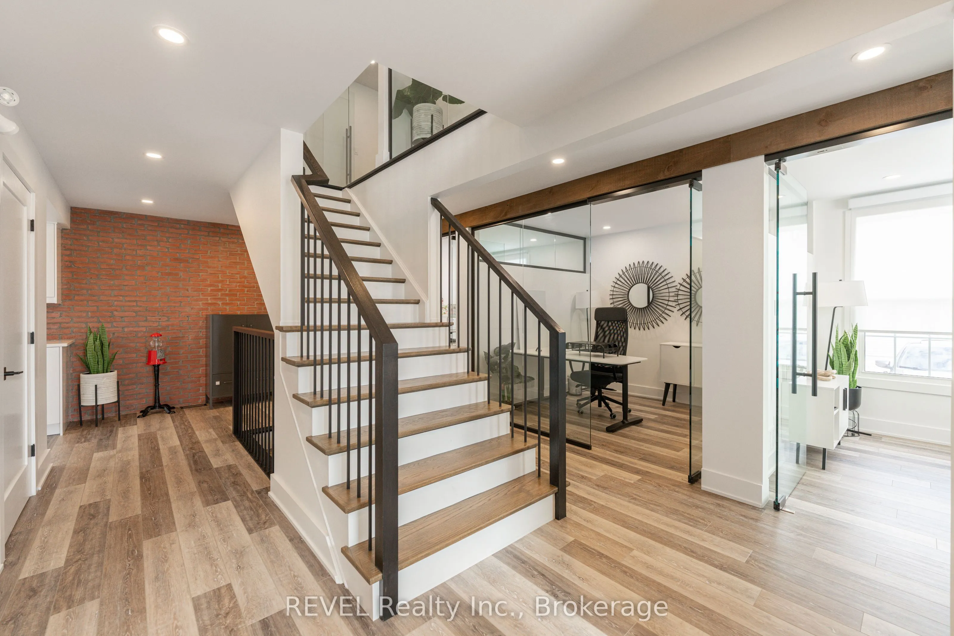 339 MARY Street