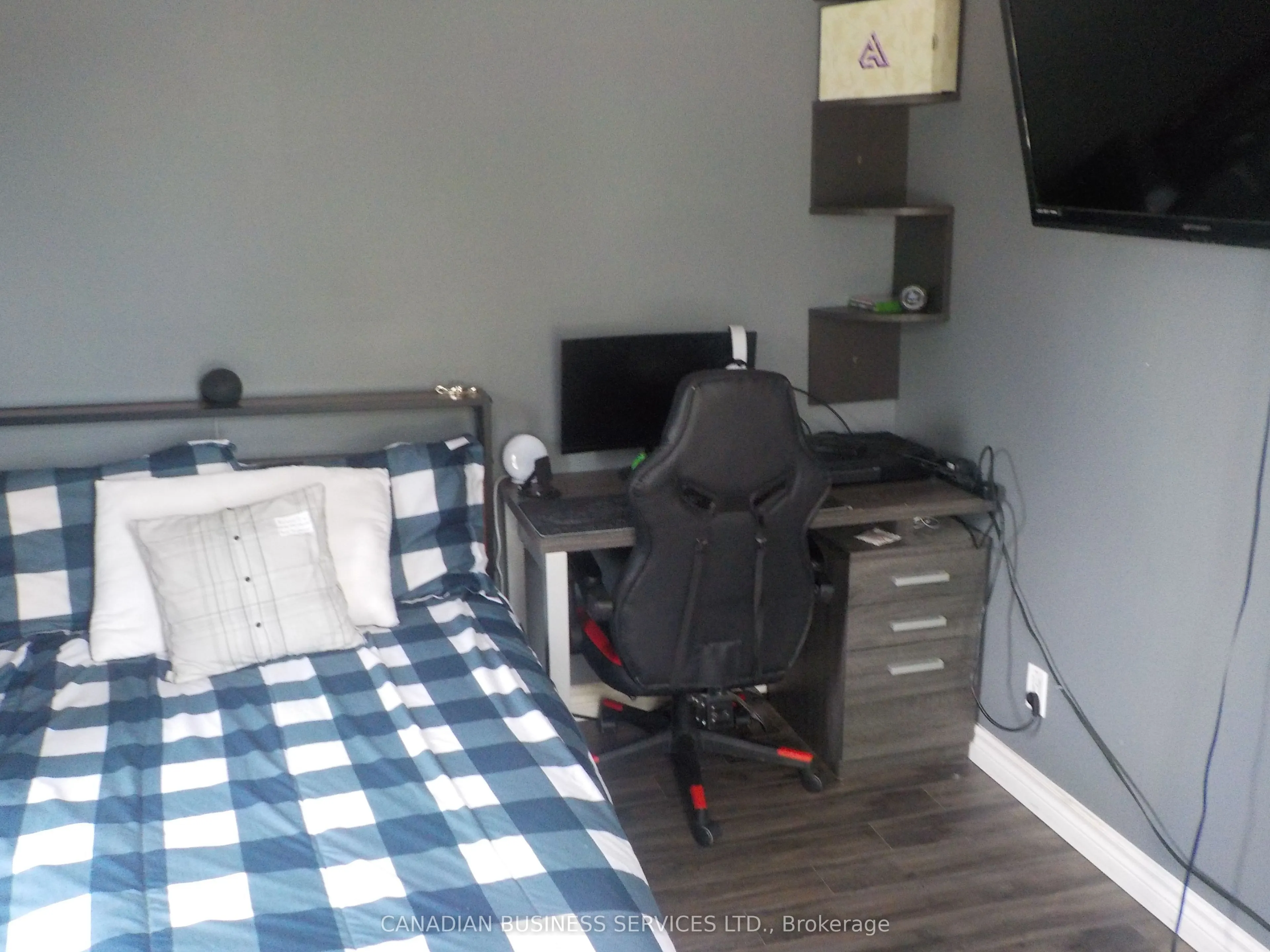 2285 Laval Road S
