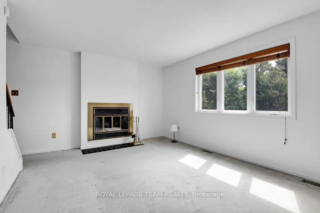 16 Chickasaw Crescent