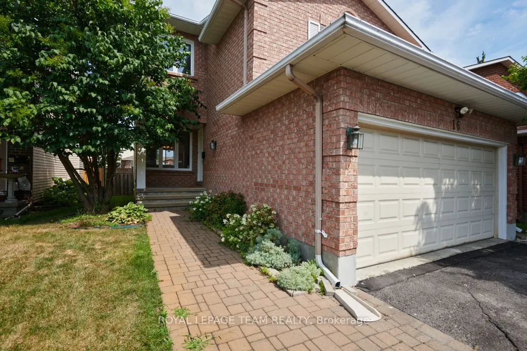 16 Chickasaw Crescent