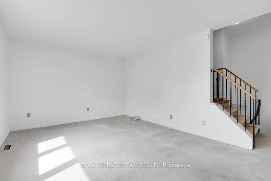 16 Chickasaw Crescent