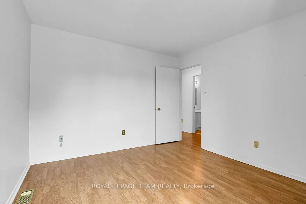 16 Chickasaw Crescent