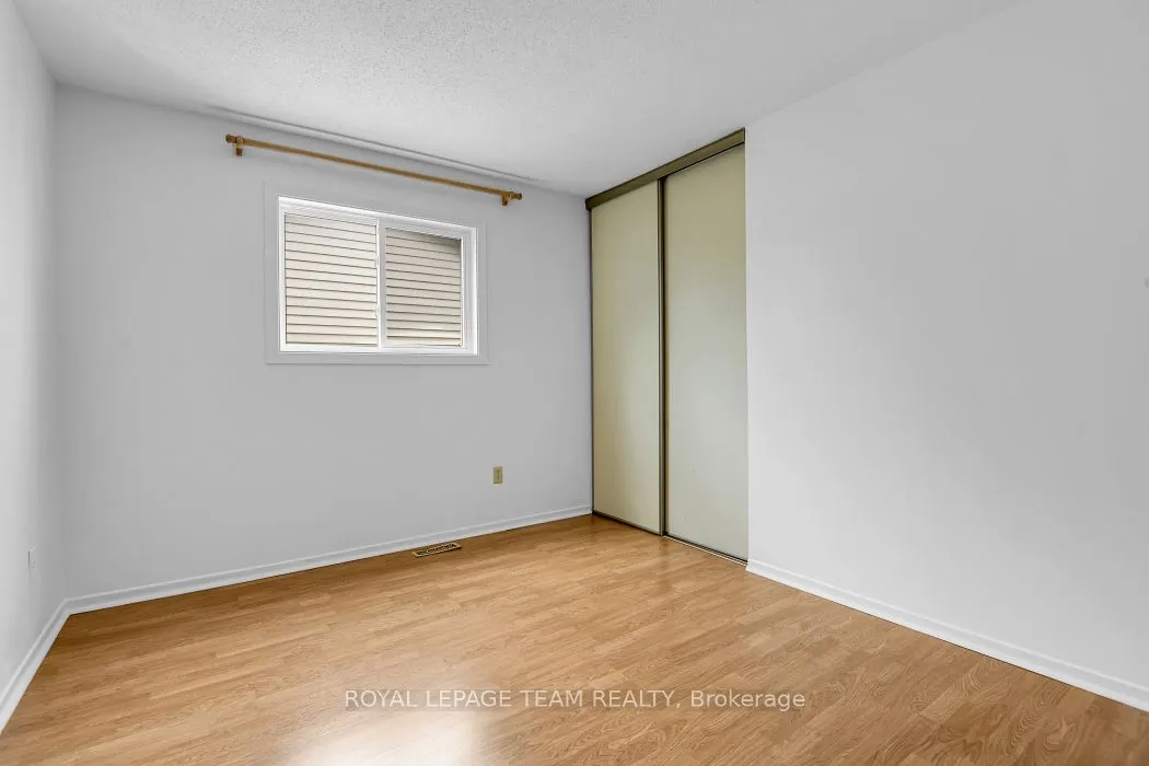 16 Chickasaw Crescent
