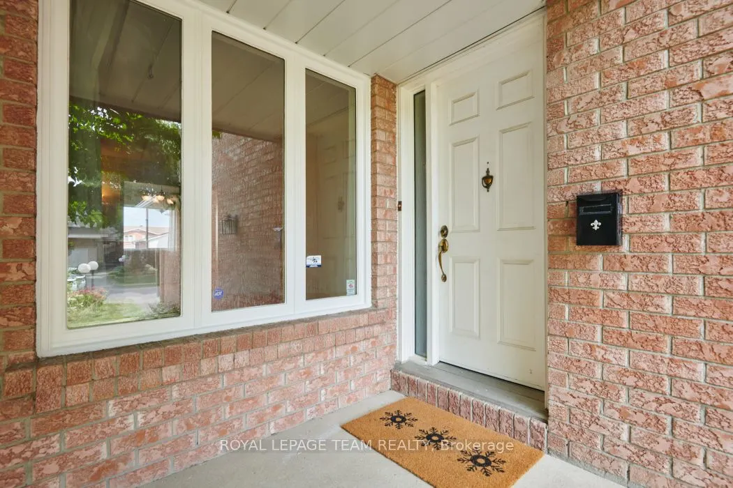 16 Chickasaw Crescent