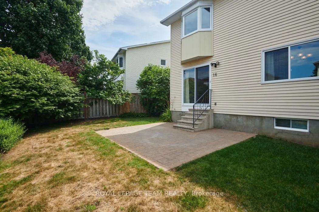 16 Chickasaw Crescent