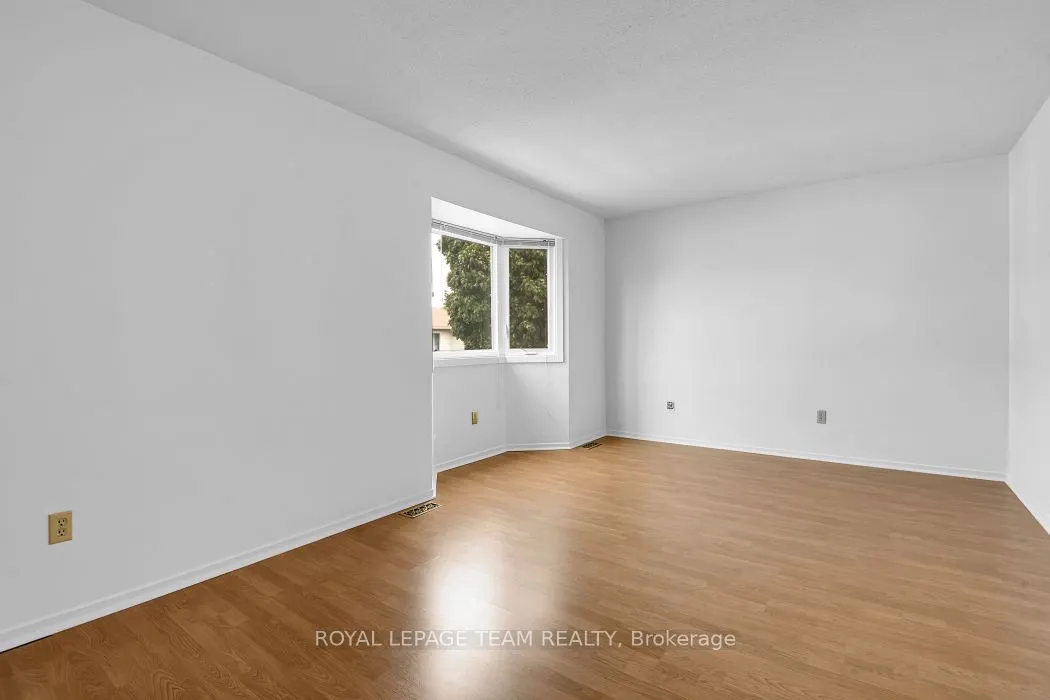 16 Chickasaw Crescent
