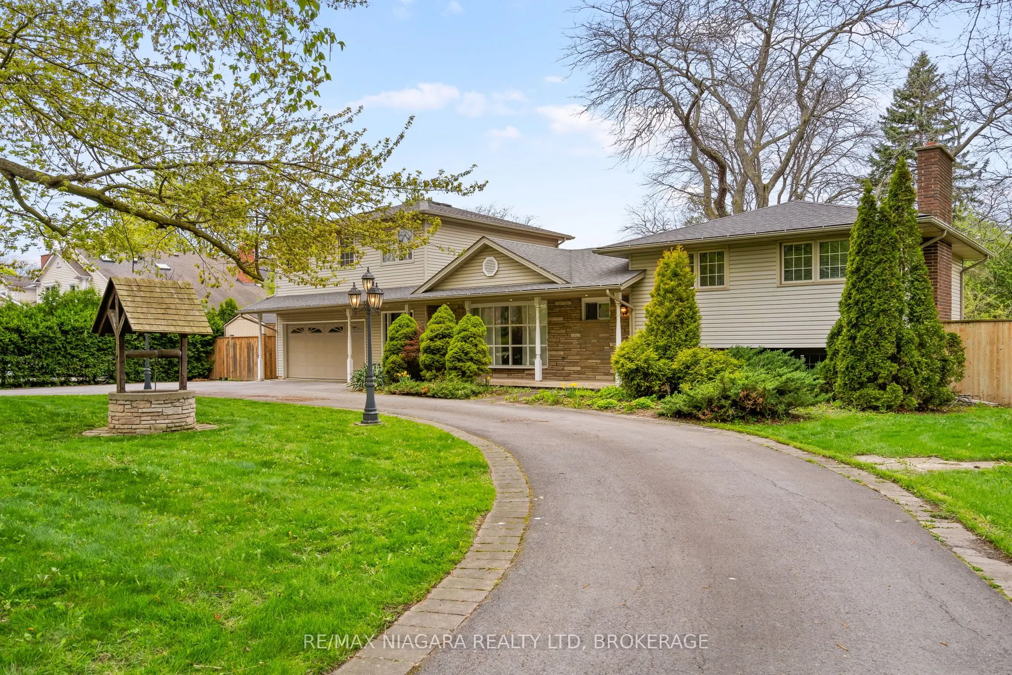 375 MISSISSAUGA Street N