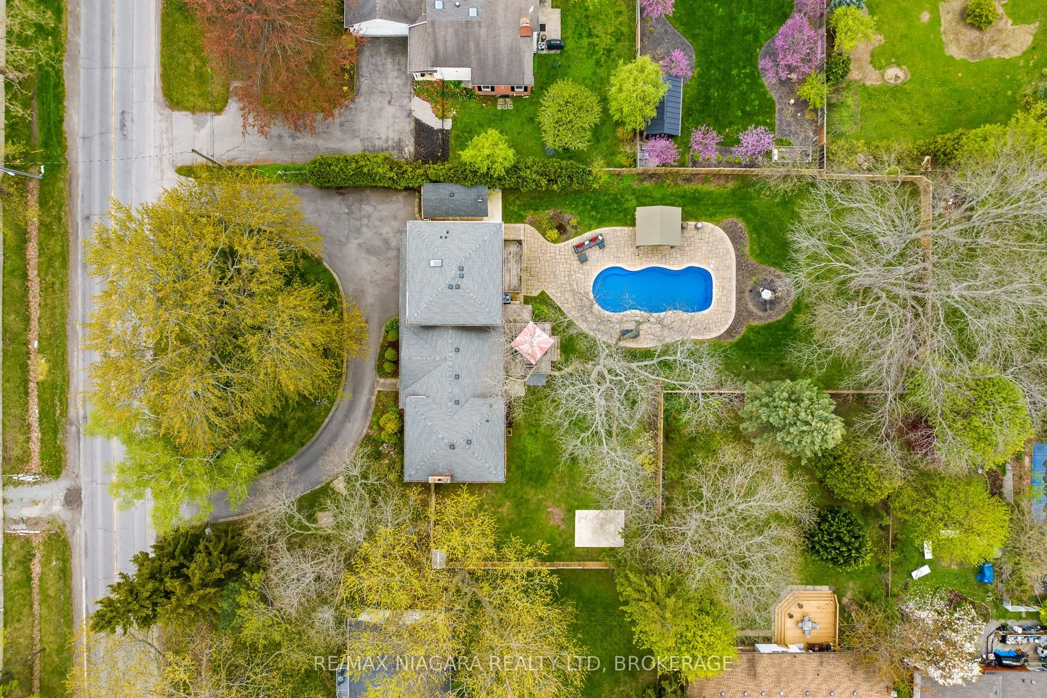 375 MISSISSAUGA Street N
