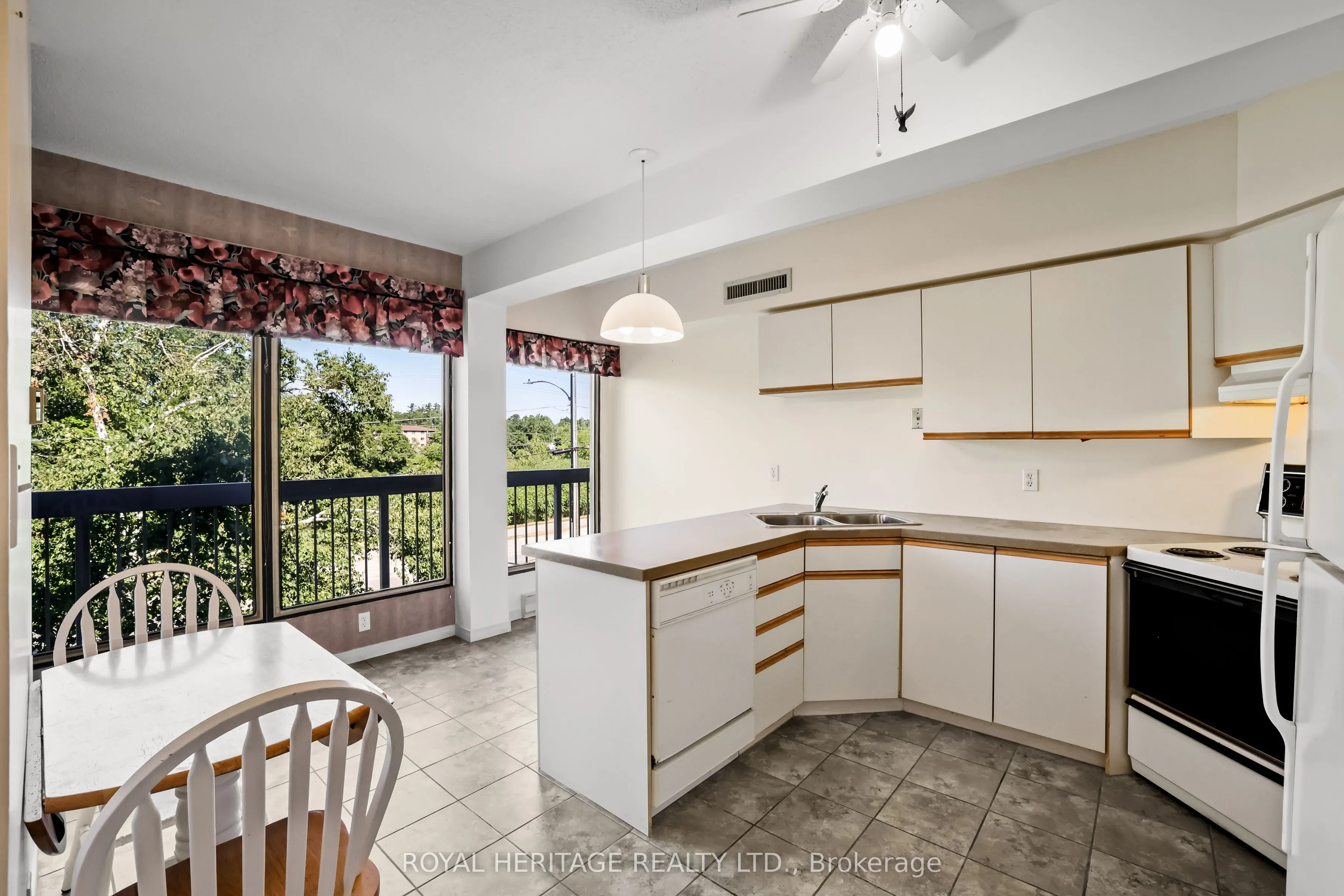 40 Auburn Street, #211