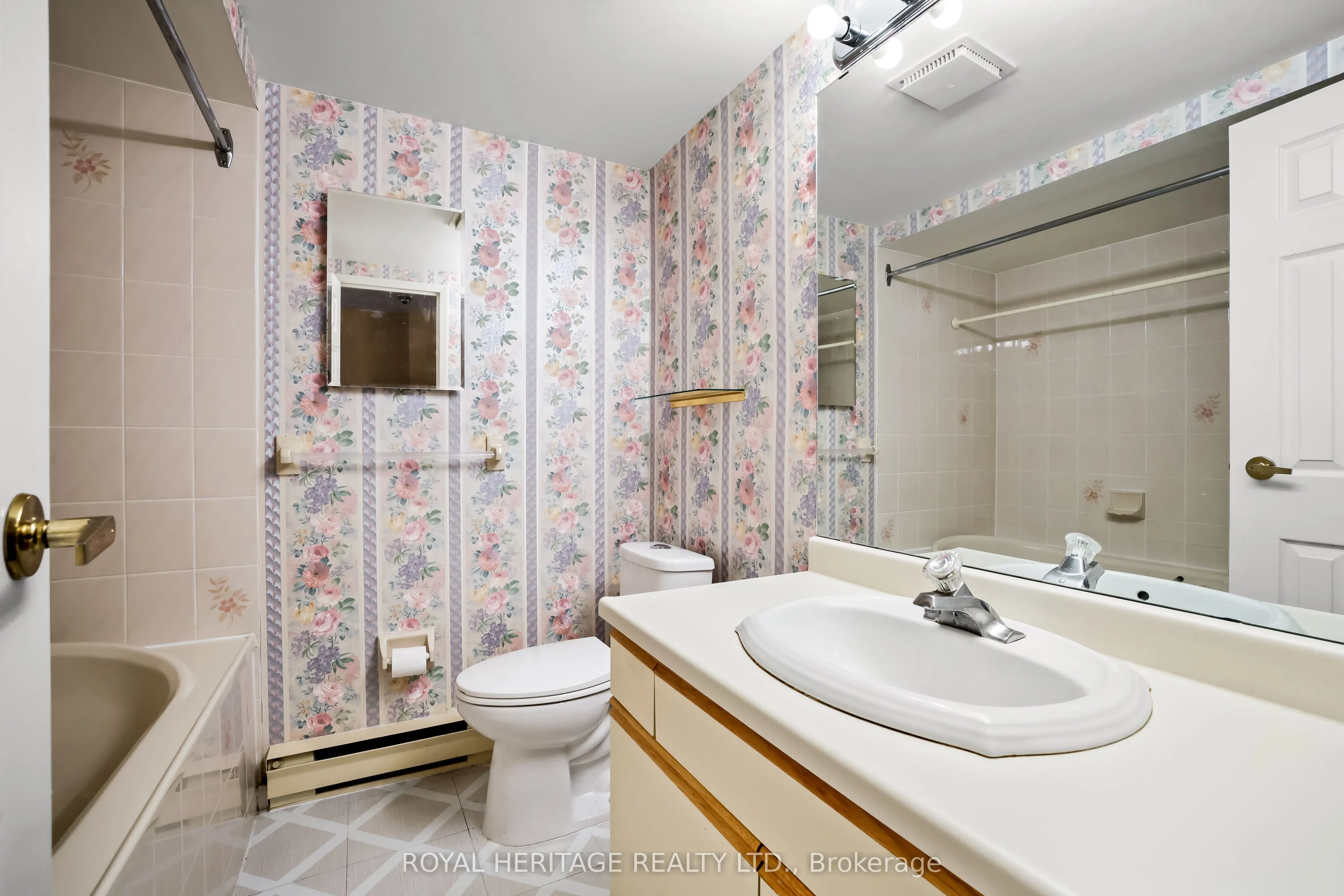 40 Auburn Street, #211
