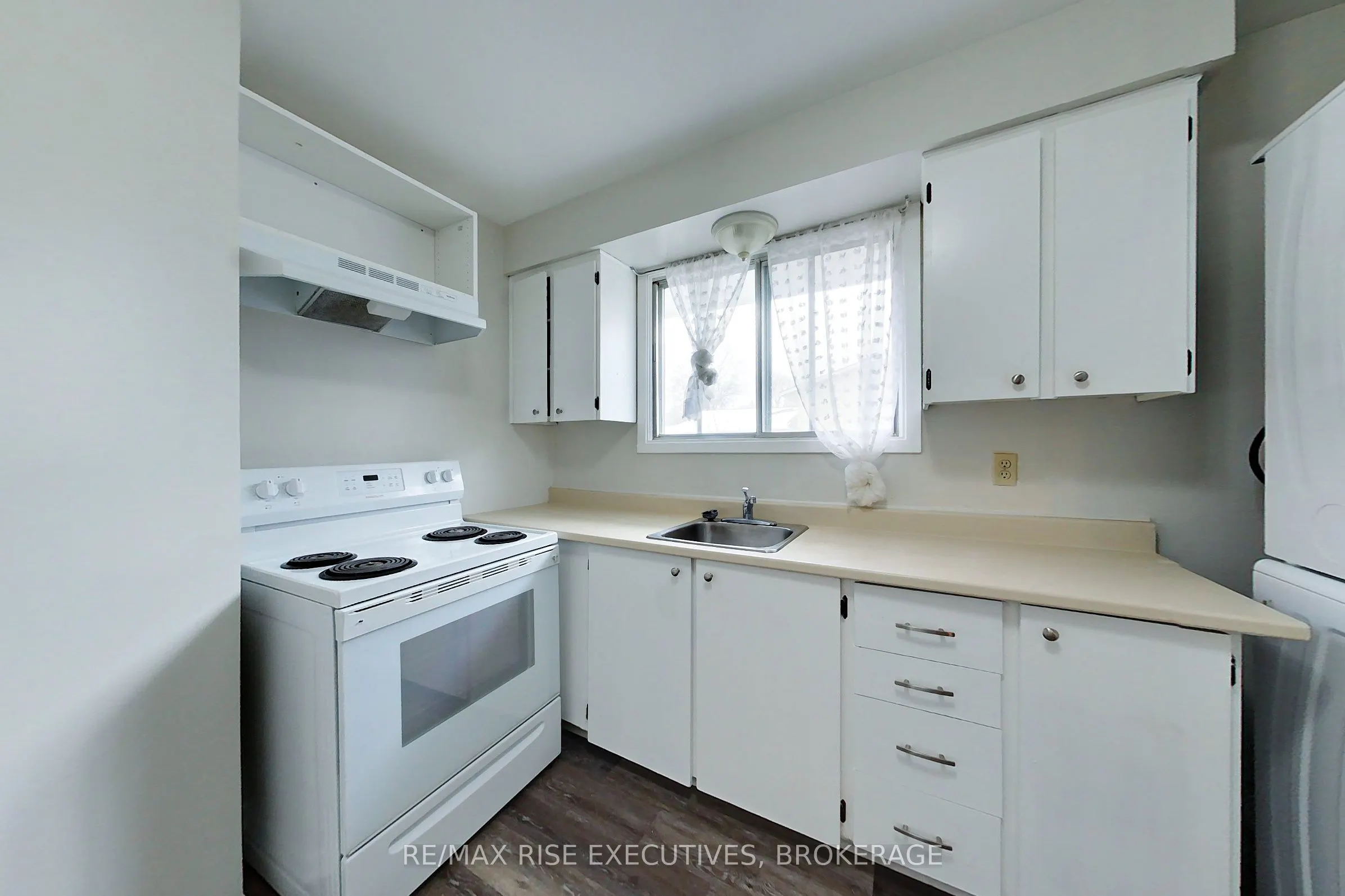 744 Selkirk Road