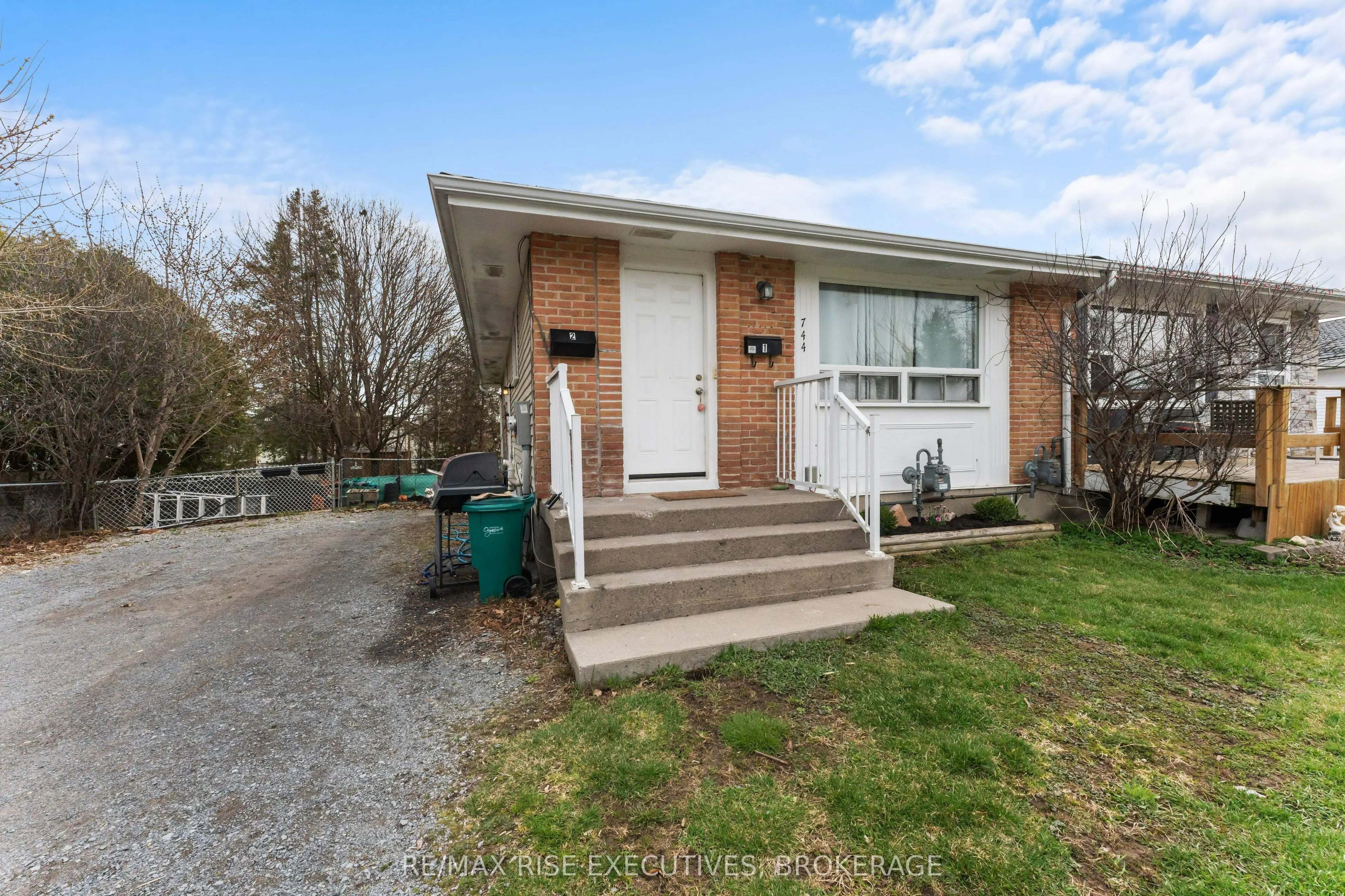 744 Selkirk Road