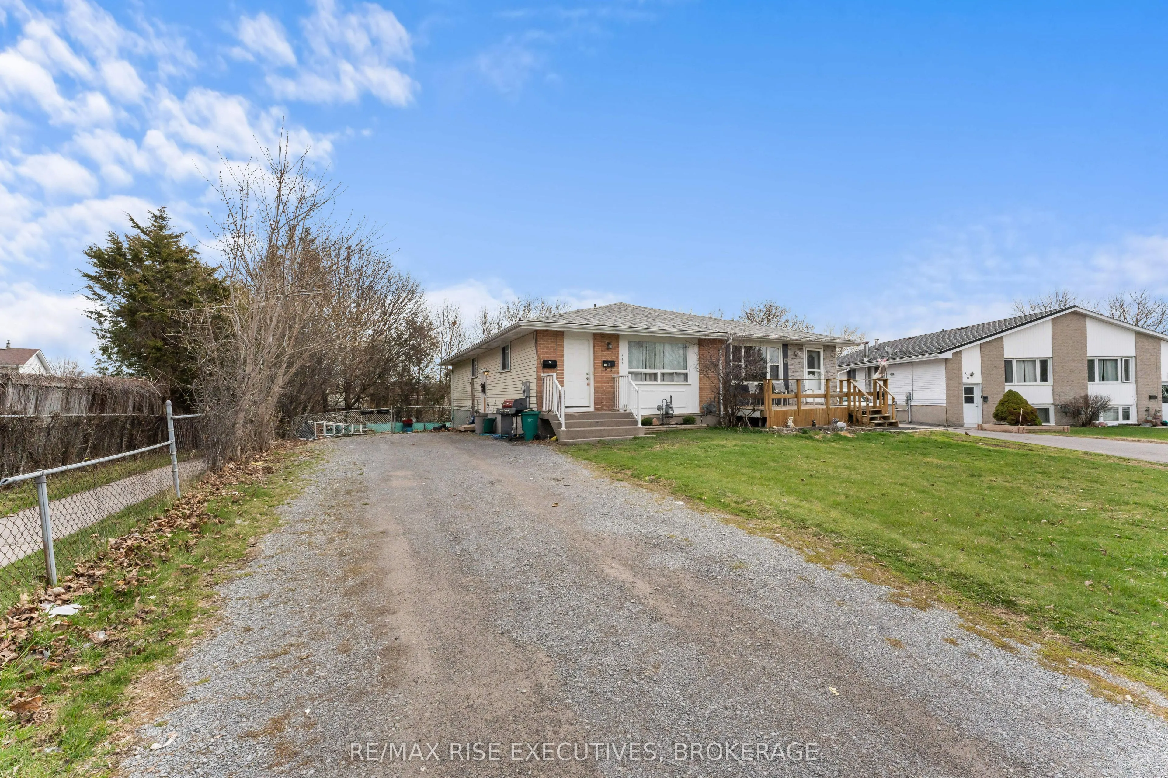 744 Selkirk Road