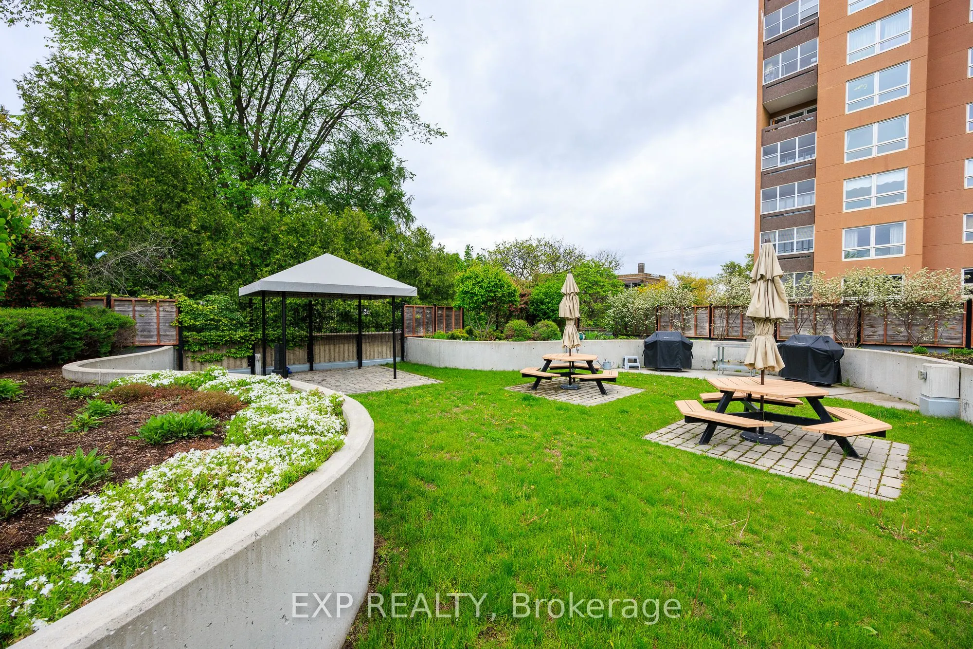 373 Laurier Avenue E, #1003