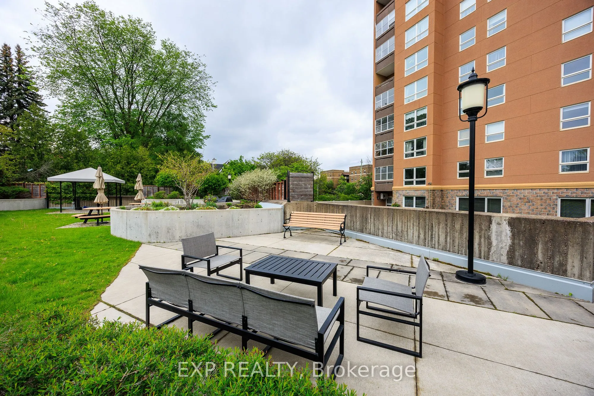 373 Laurier Avenue E, #1003
