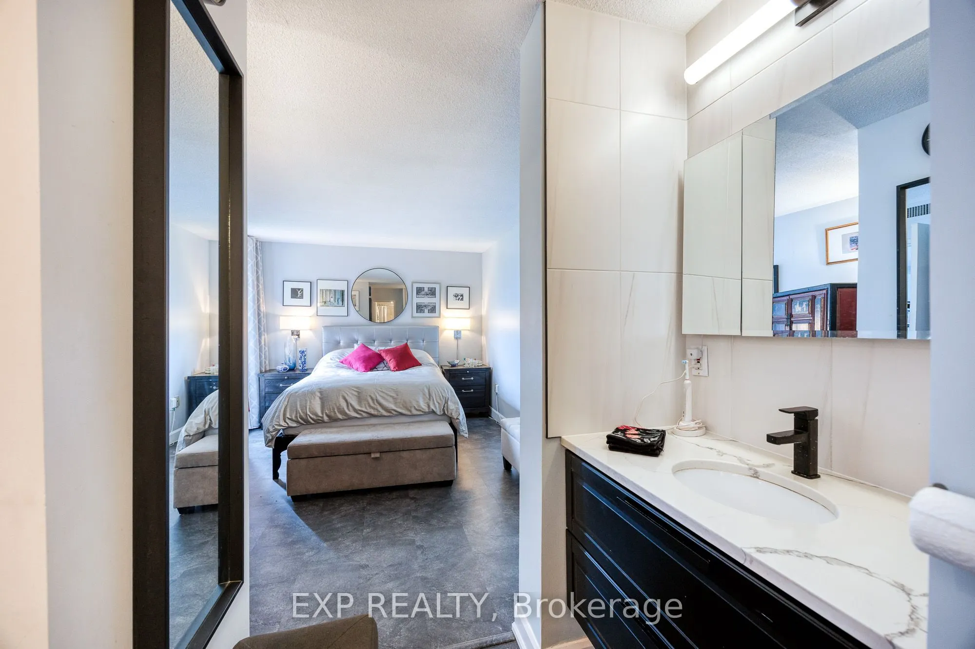 373 Laurier Avenue E, #1003