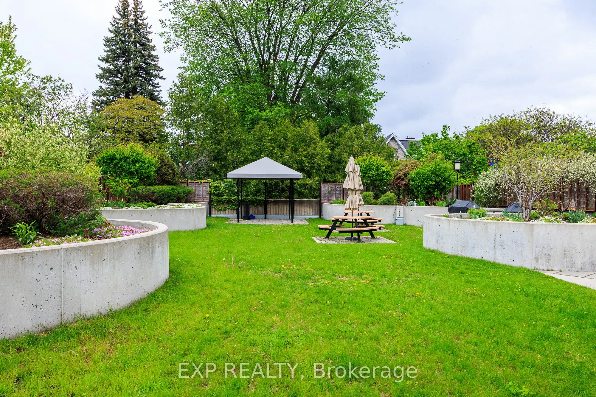 373 Laurier Avenue E, #1003