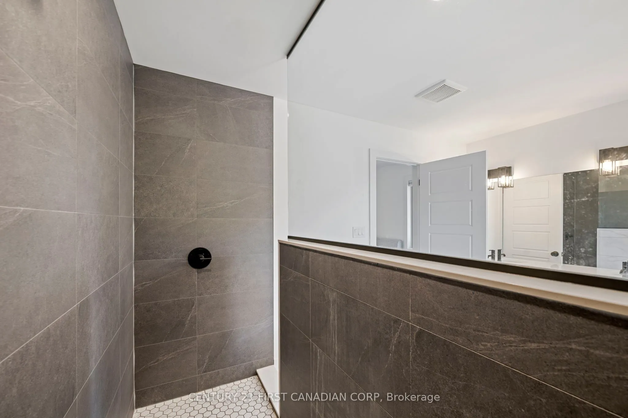 5 Hartland Circle