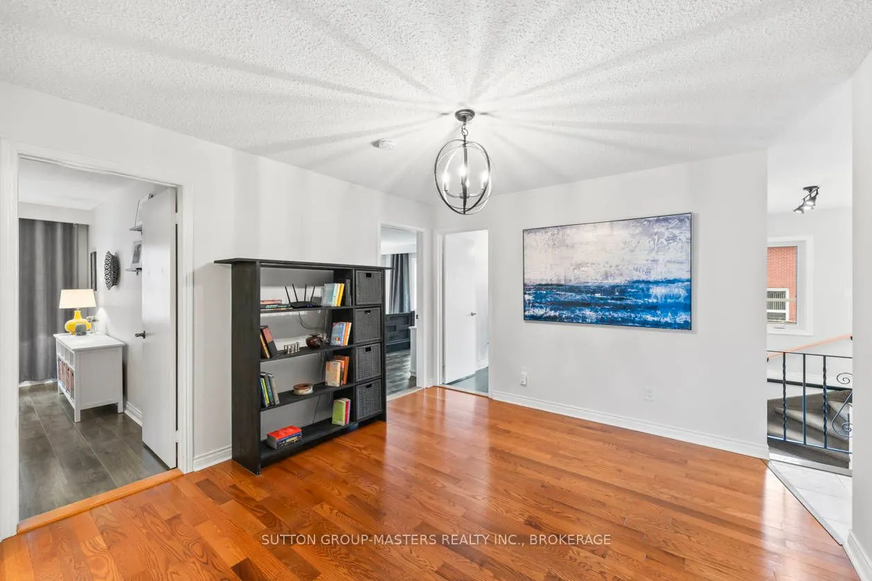 984 Ambleside Crescent