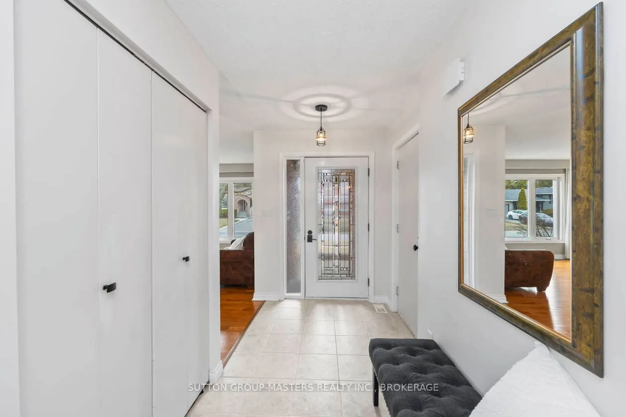 984 Ambleside Crescent