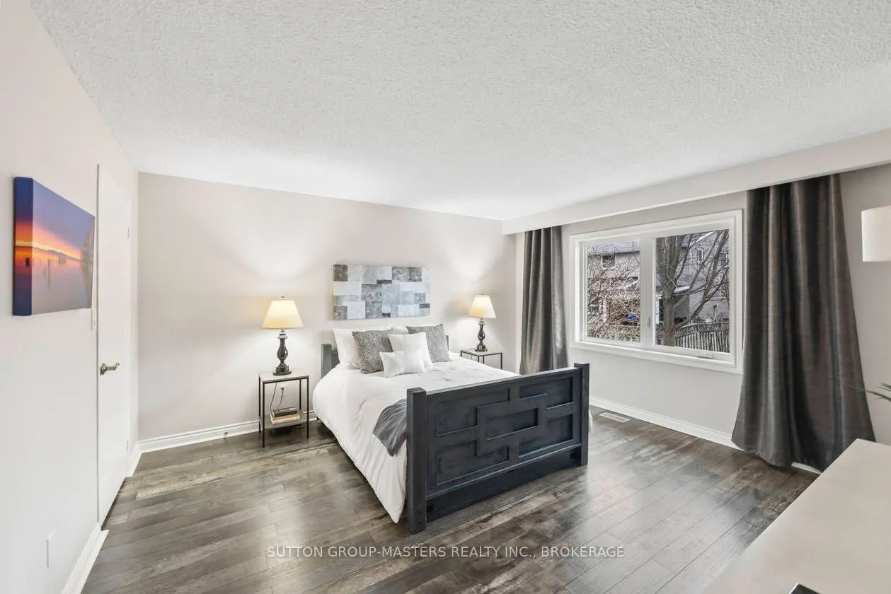 984 Ambleside Crescent