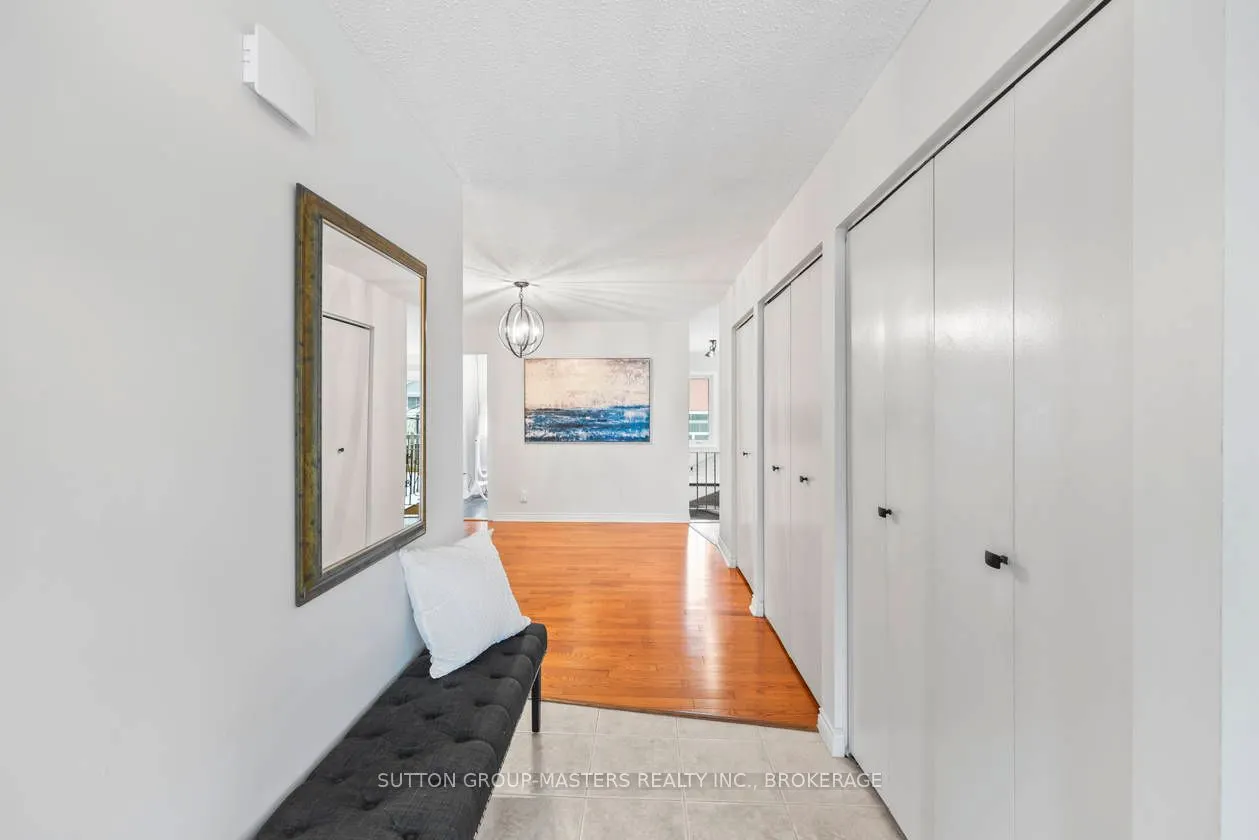 984 Ambleside Crescent