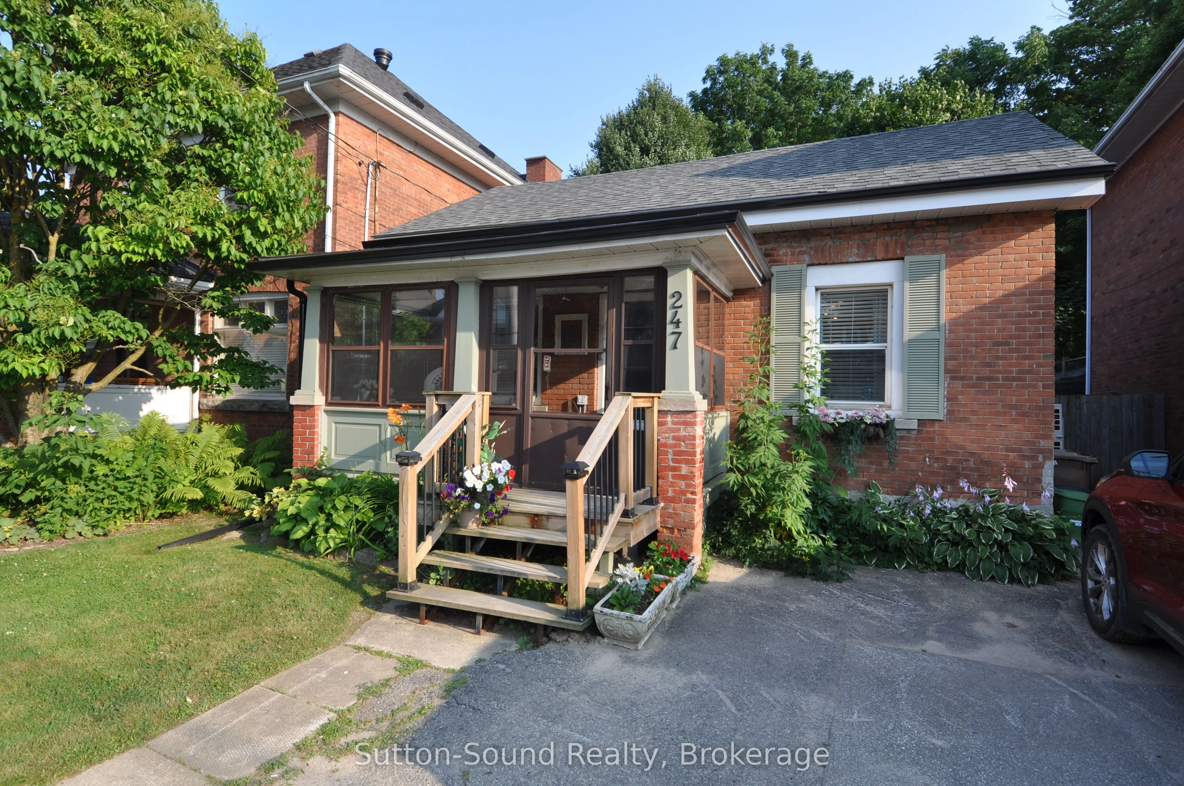 247 6th Street E