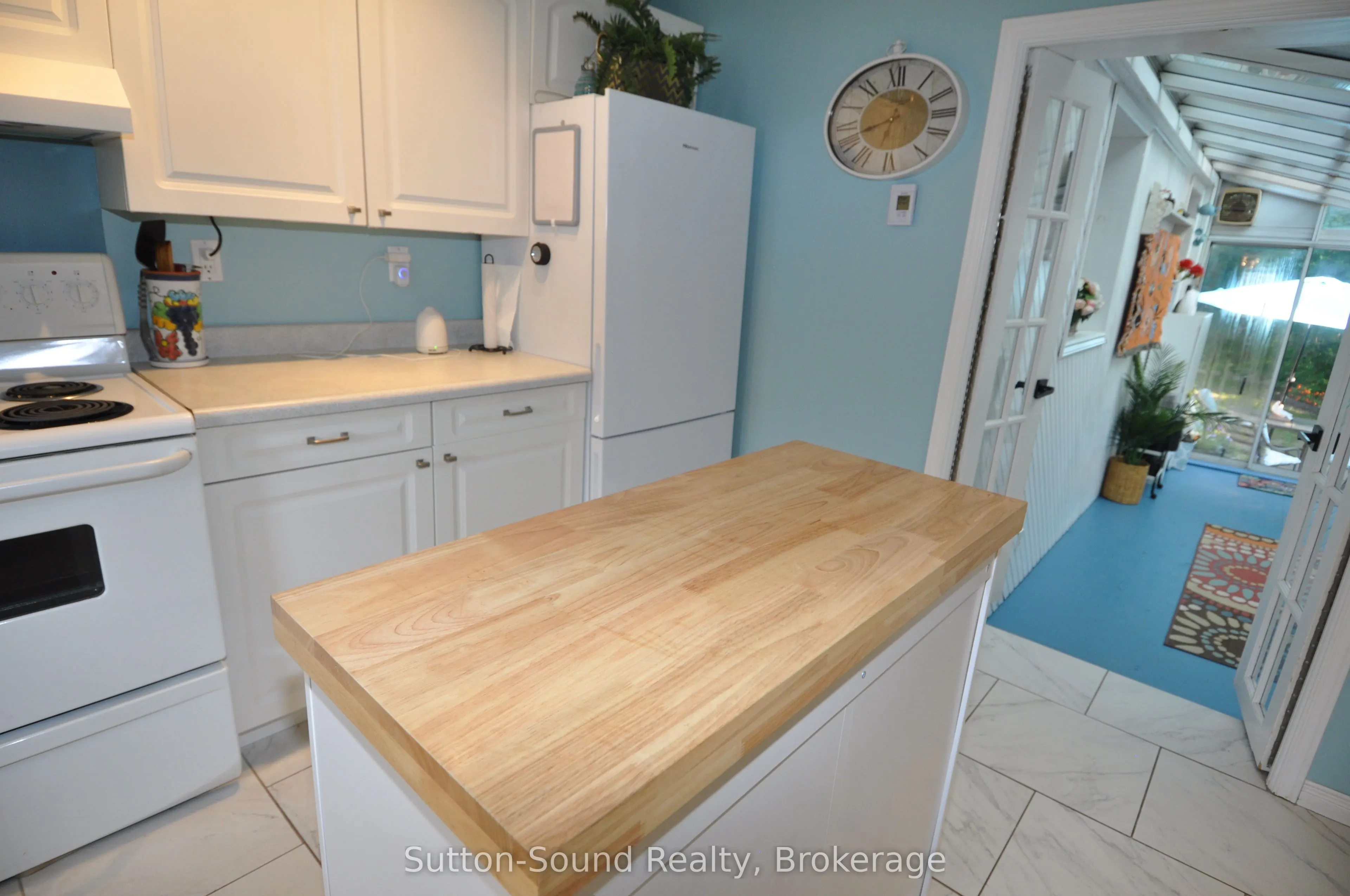 247 6th Street E