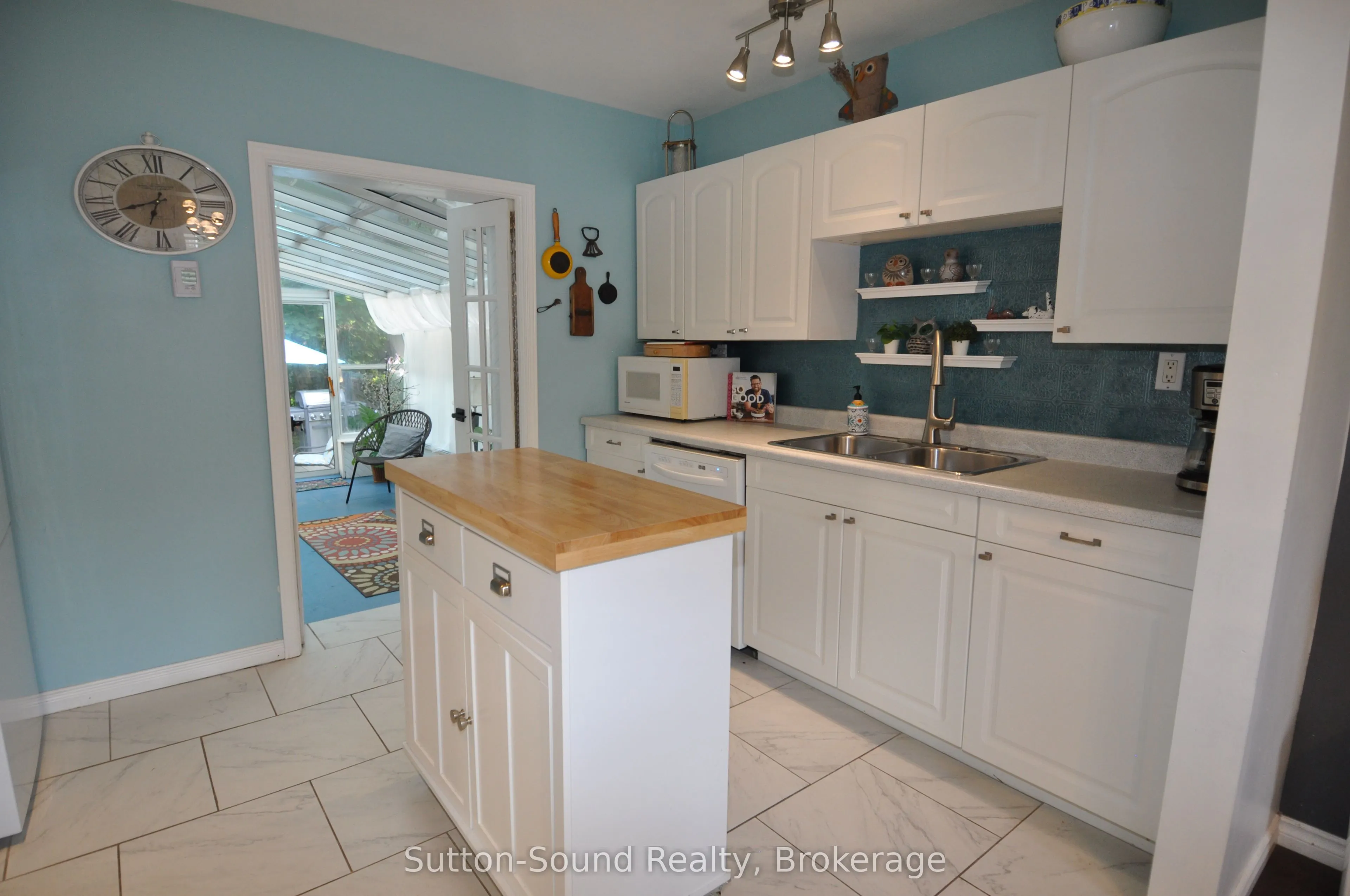 247 6th Street E
